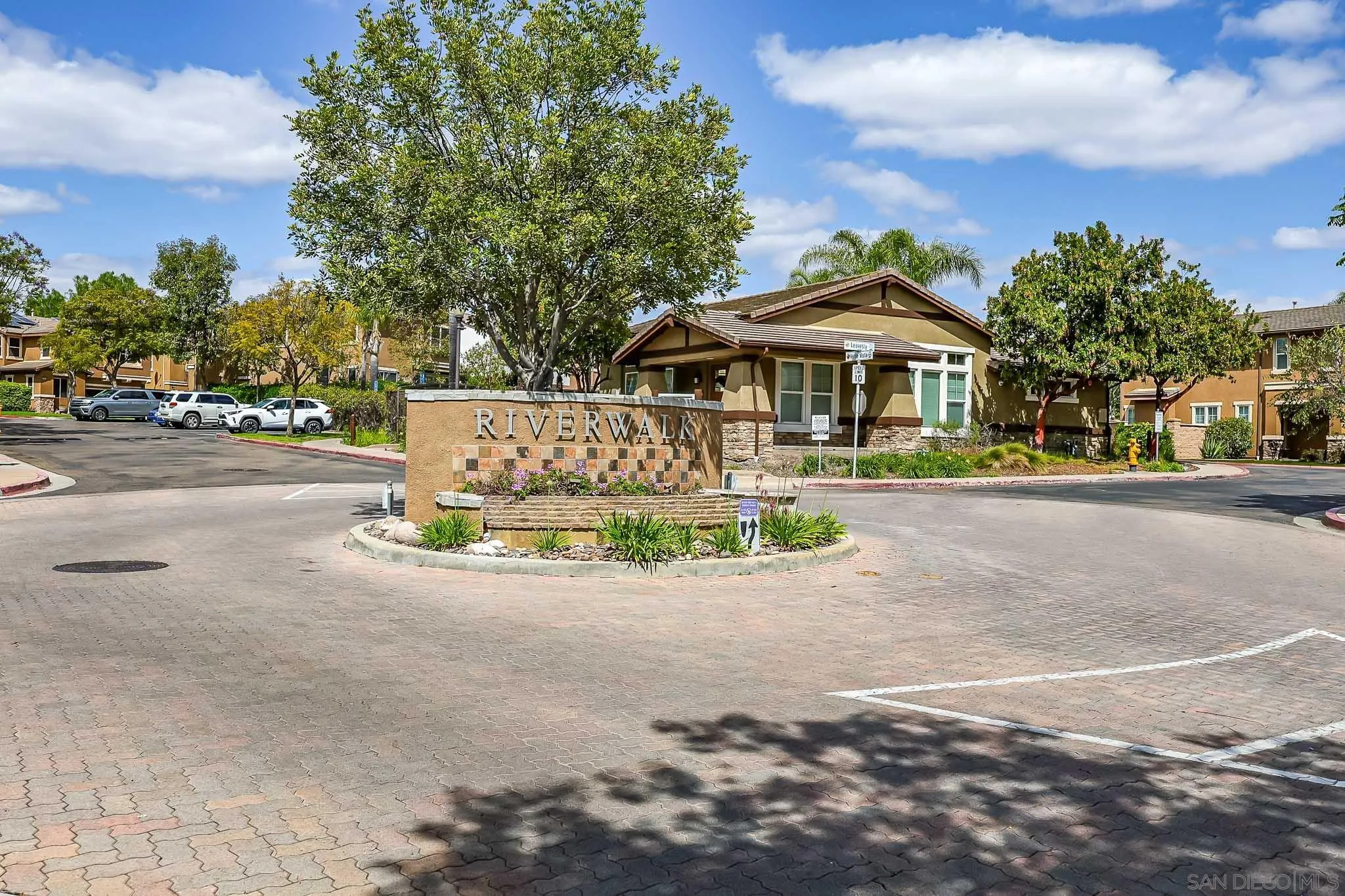 https://cdn.realtyfeed.com/cdn/127/260010225/ec2a3aed630aff1122c1876886d6e2e6.webp