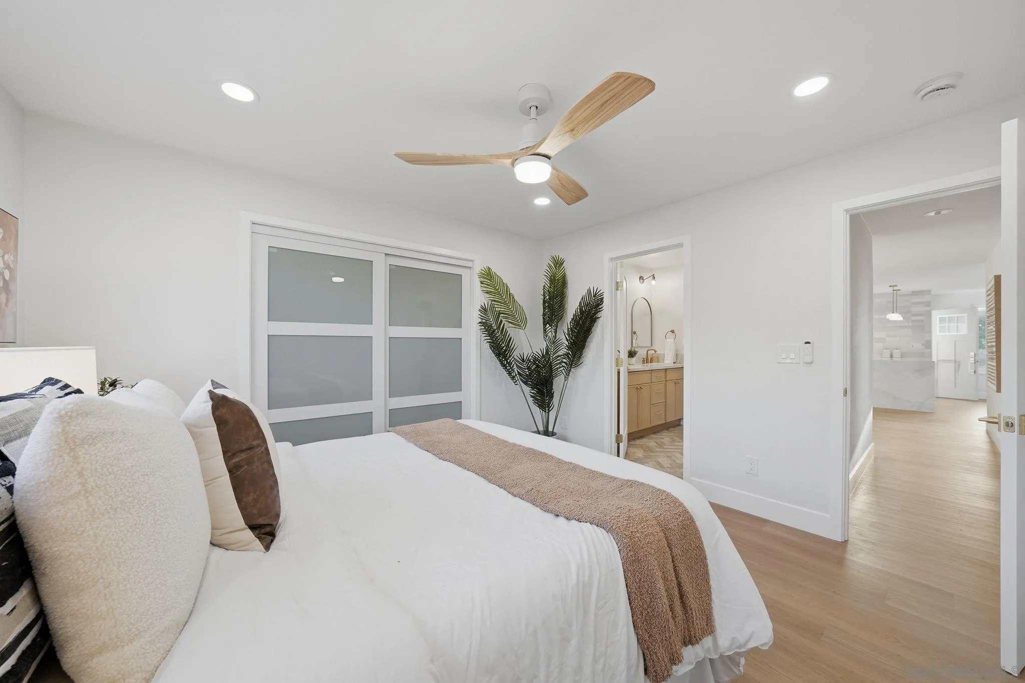 https://cdn.realtyfeed.com/cdn/127/260010229/38143b7dc67ad141bcf11bf22d97460f.webp
