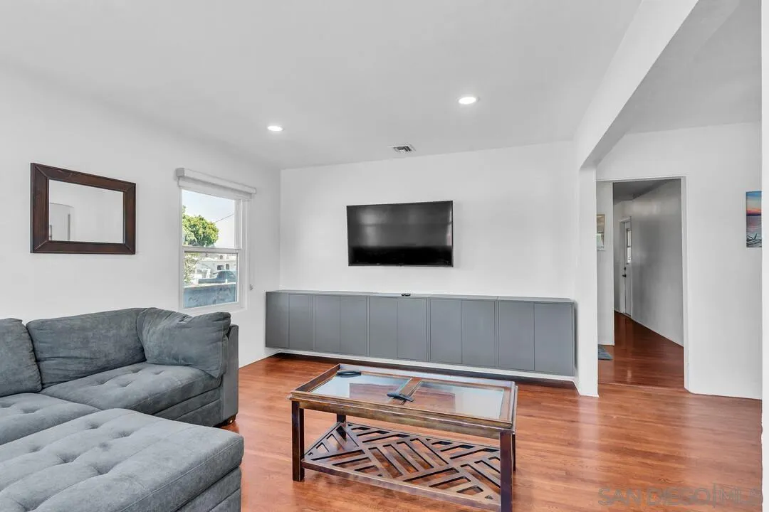 7595 Roosevelt Ave., Lemon Grove, CA, 91945