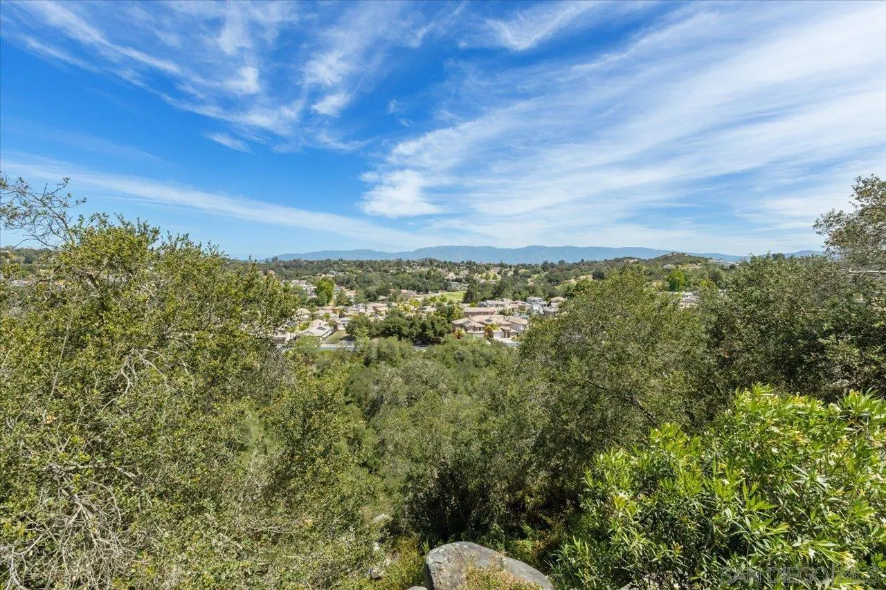 https://cdn.realtyfeed.com/cdn/127/260010232/889e211b8078ce8255e31614bf8011a0.webp