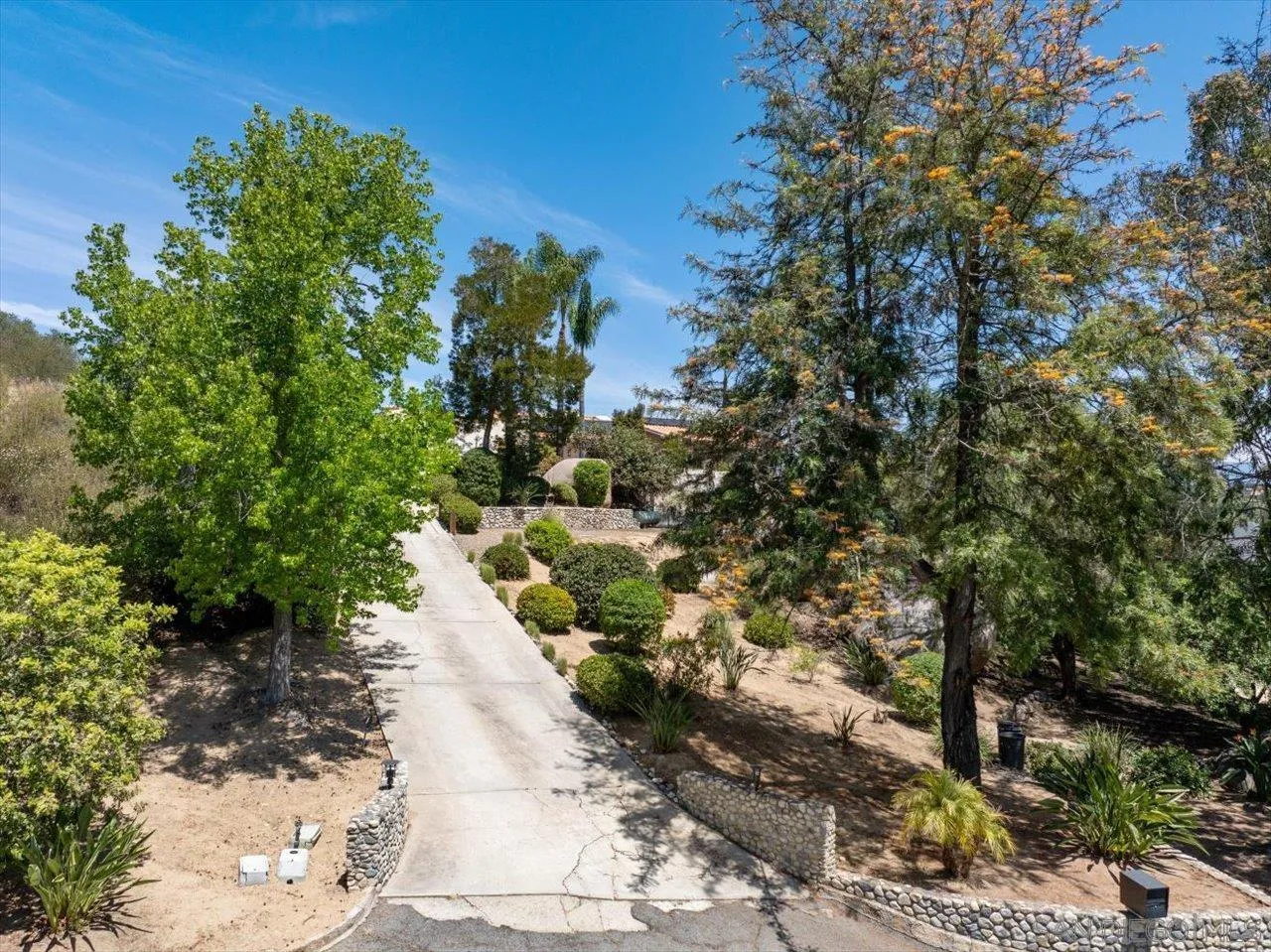 https://cdn.realtyfeed.com/cdn/127/260010232/96128b38540a9c57b51d96932266ae46.webp