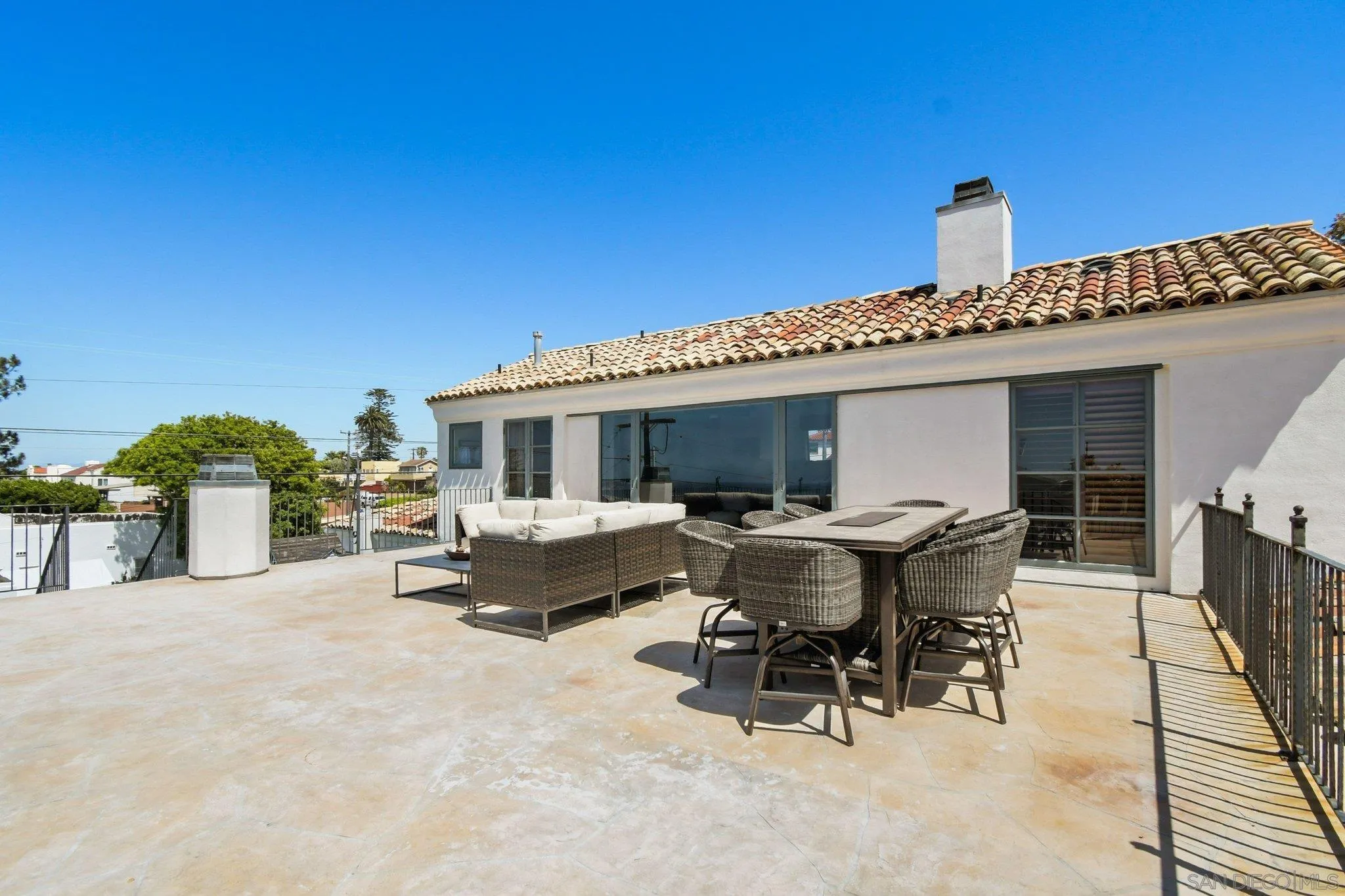 https://cdn.realtyfeed.com/cdn/127/260010233/01a1290d9c6595e250632ebae98a0d21.webp