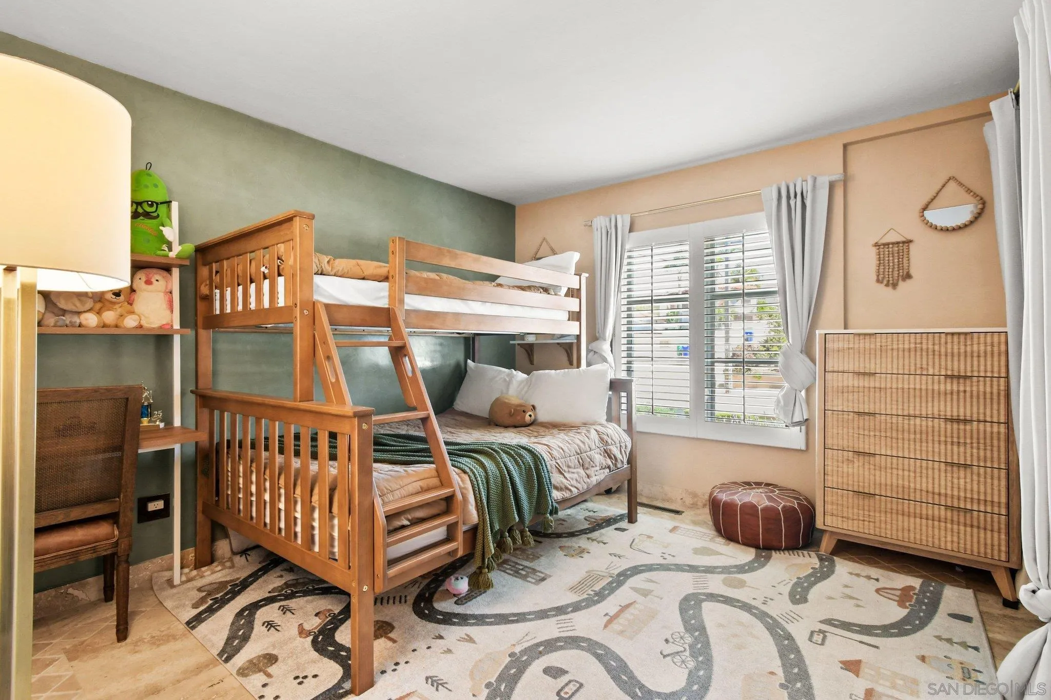 https://cdn.realtyfeed.com/cdn/127/260010233/48c8f5b30d94156678d960b9b523023a.webp