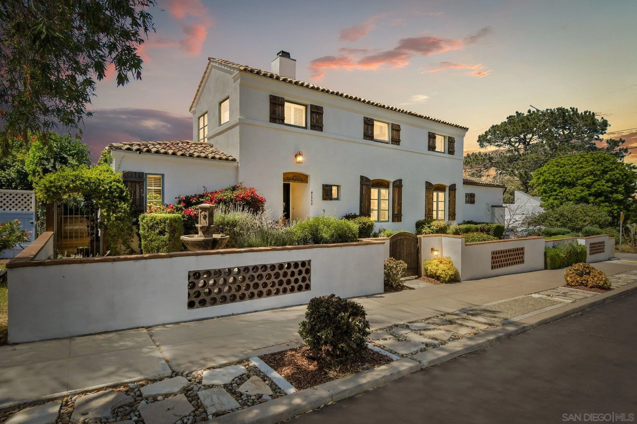 https://cdn.realtyfeed.com/cdn/127/260010233/5cee6e307686403fa849237fbd5e2701.webp