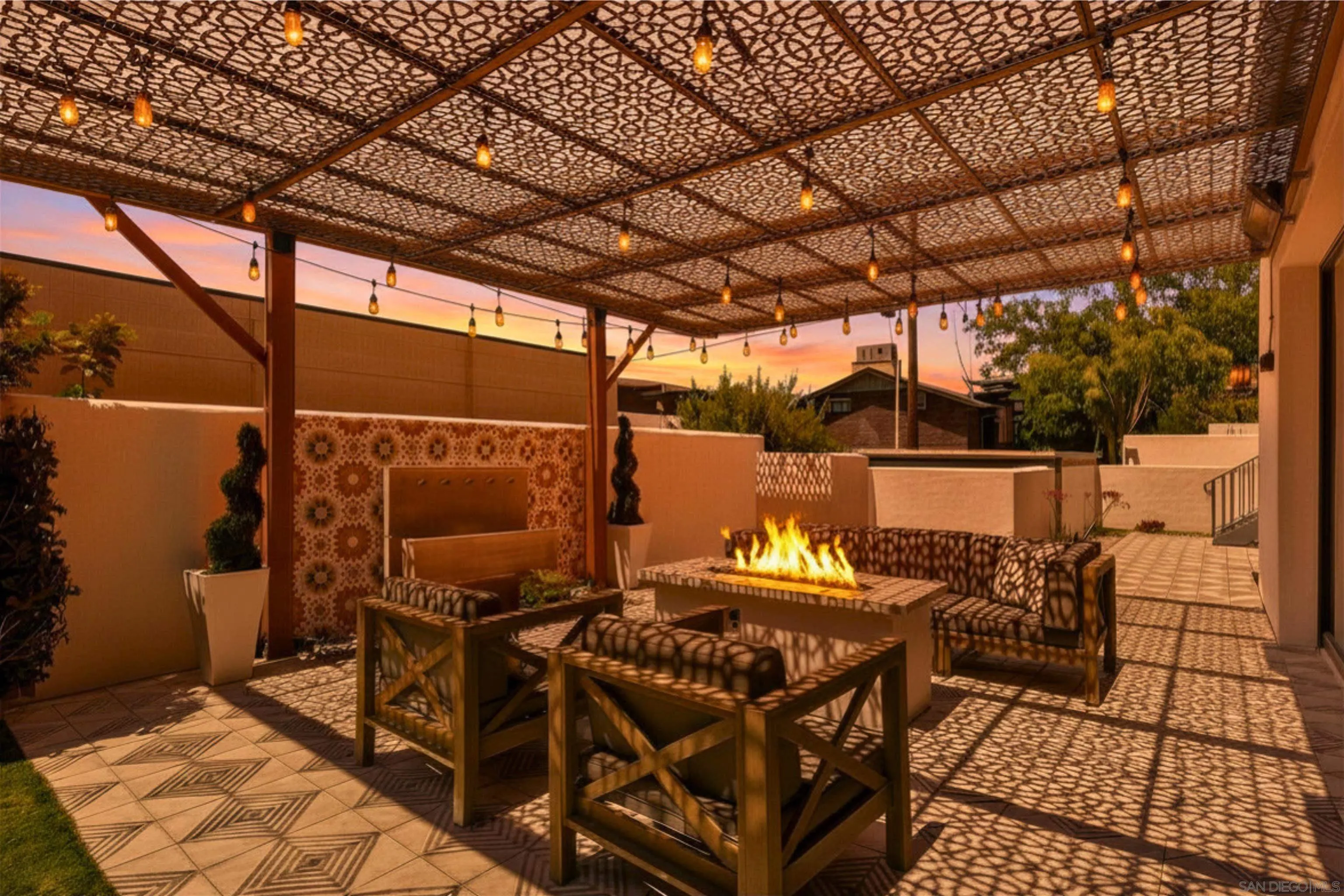 https://cdn.realtyfeed.com/cdn/127/260010233/b5ce8d4abc79ef12dd0a2b4d7ece2aba.webp