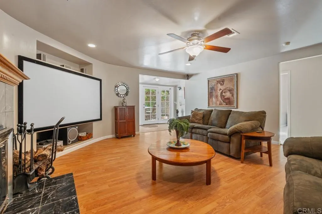 https://cdn.realtyfeed.com/cdn/127/260010234/15f2f1e3299ef476158b8b5e695aee3c.webp