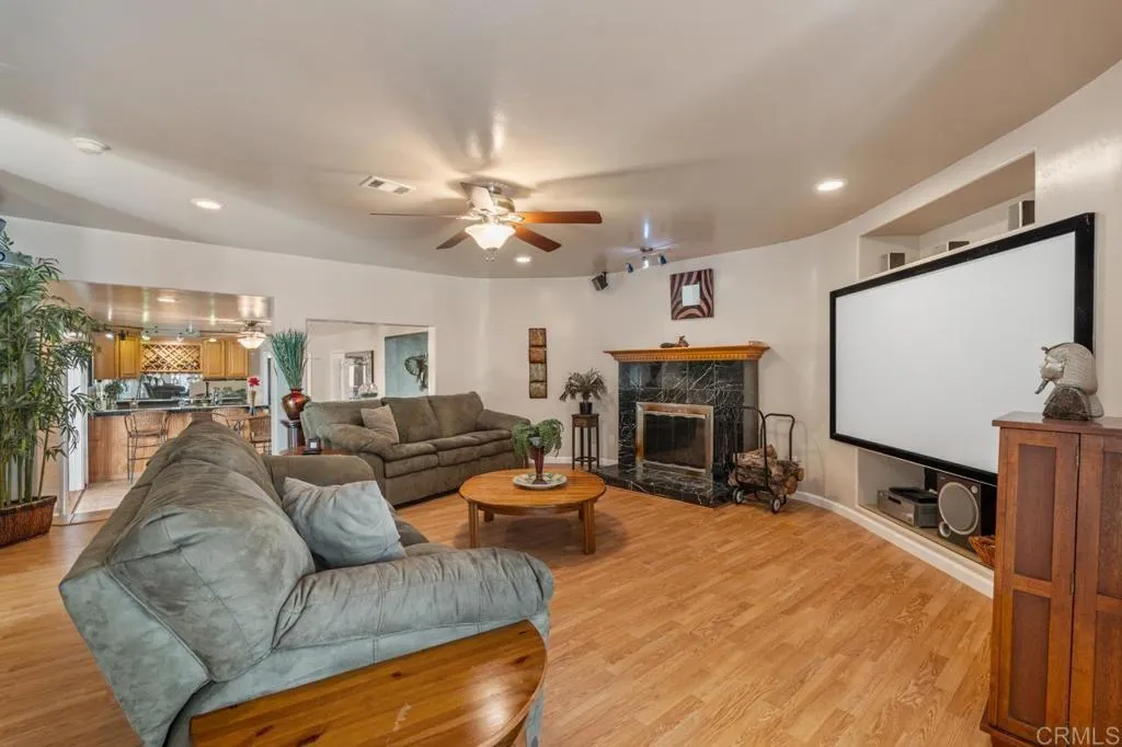 https://cdn.realtyfeed.com/cdn/127/260010234/1b8c60834819855ea9fc69916056e76d.webp