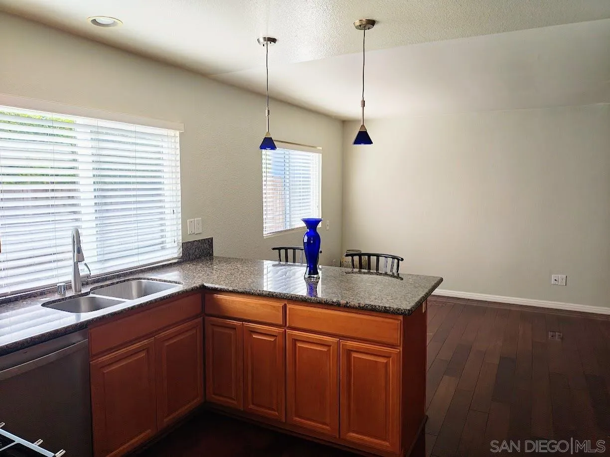 https://cdn.realtyfeed.com/cdn/127/260010236/c7b02c0af1757165bdbd0fc1d4a4461f.webp