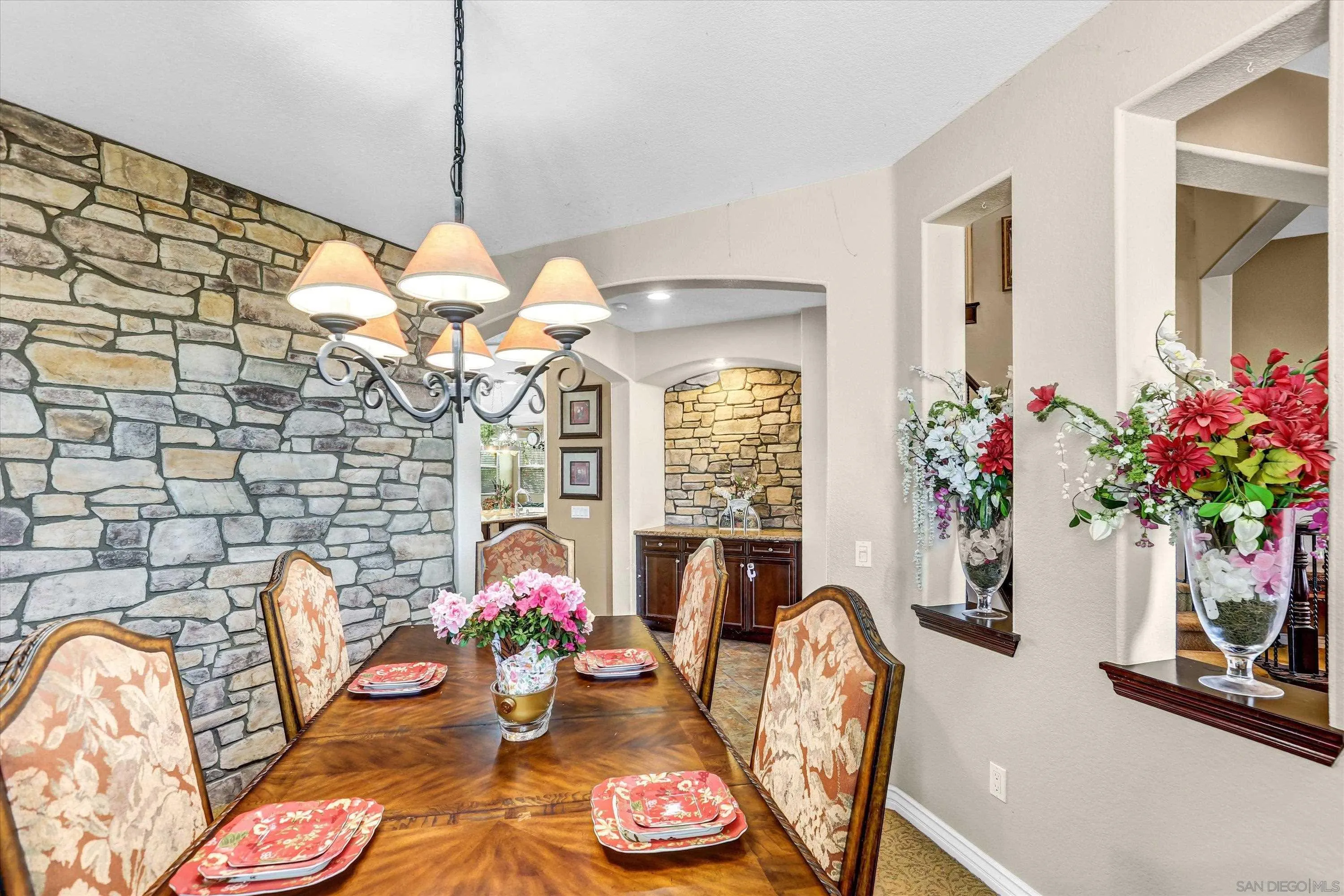 https://cdn.realtyfeed.com/cdn/127/260010240/66c335221d2881a617ca1cd41b429c23.webp