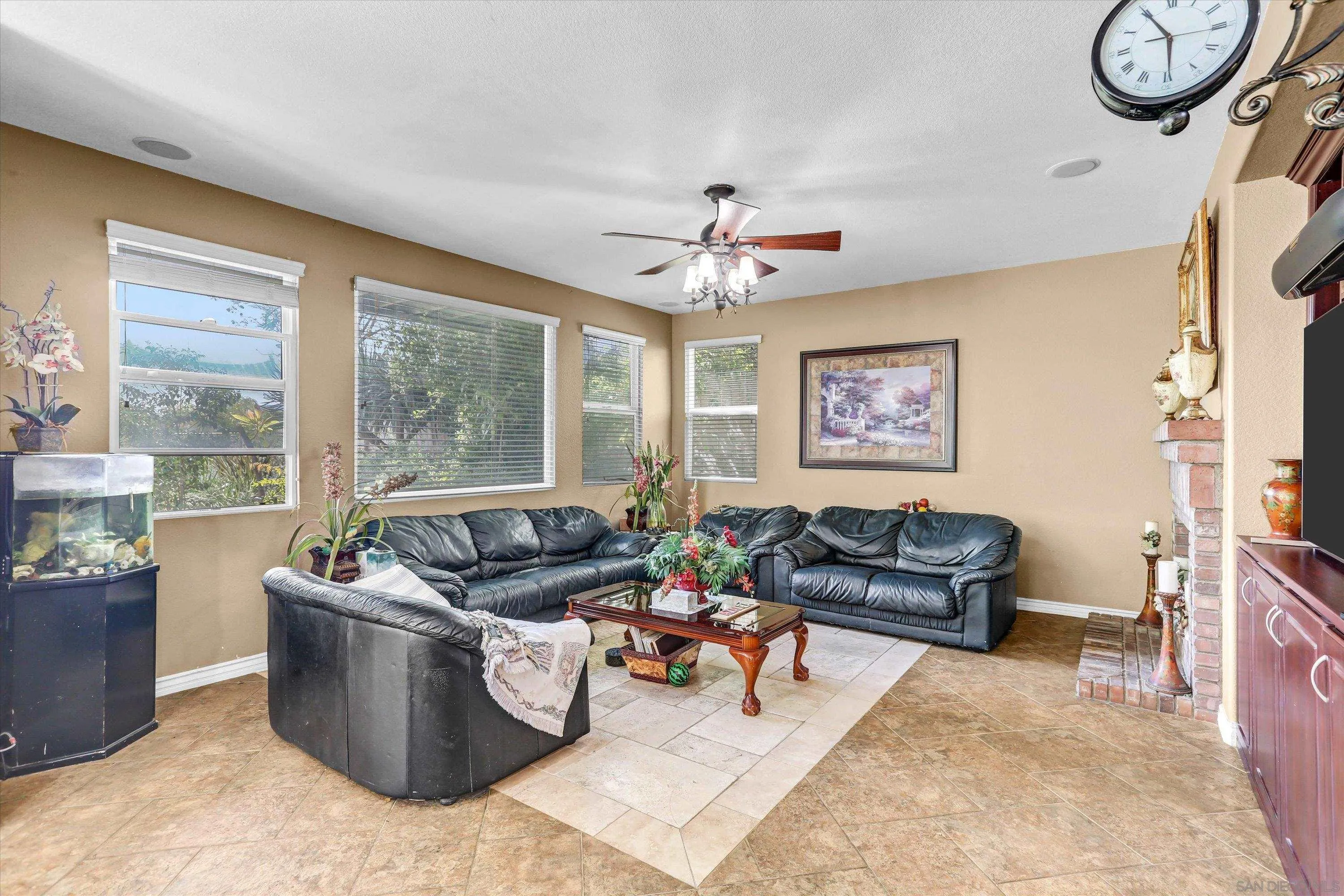 https://cdn.realtyfeed.com/cdn/127/260010240/6dc3ca1059634bf5c40704035f36b7ec.webp