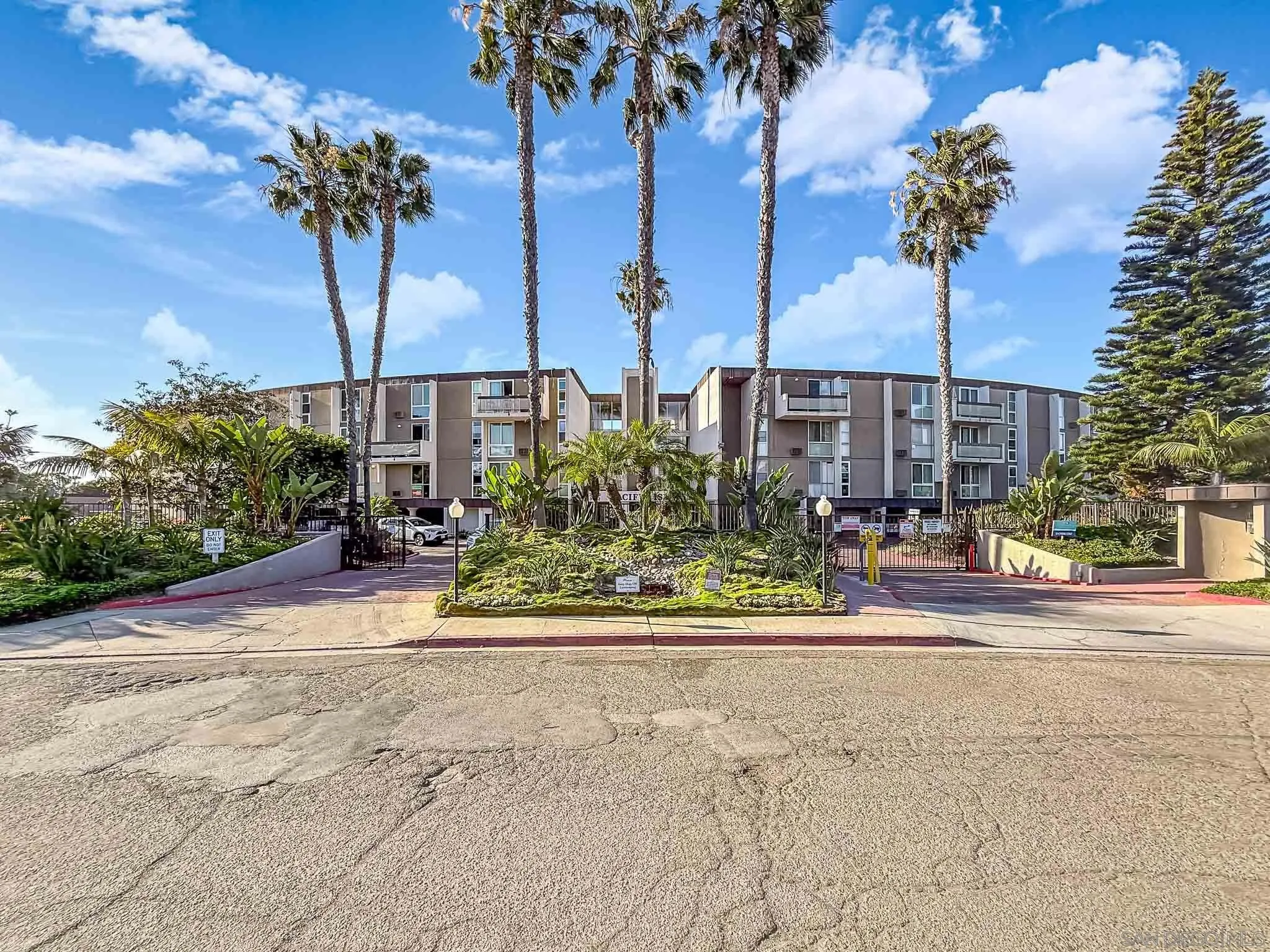 Photo #3: 260010241 Listing: Photo #3