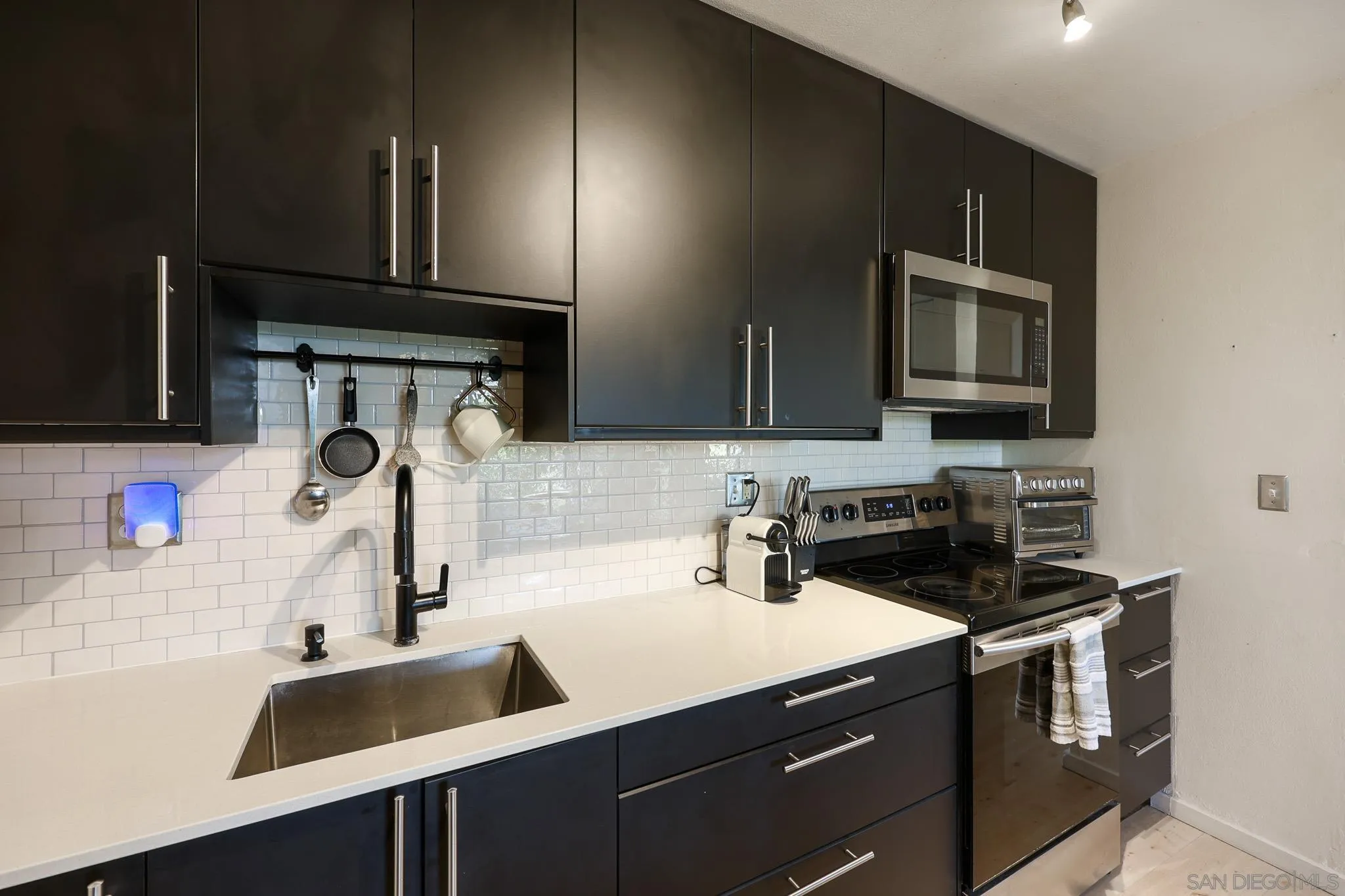 Photo #8: 260010241 Listing: Photo #8