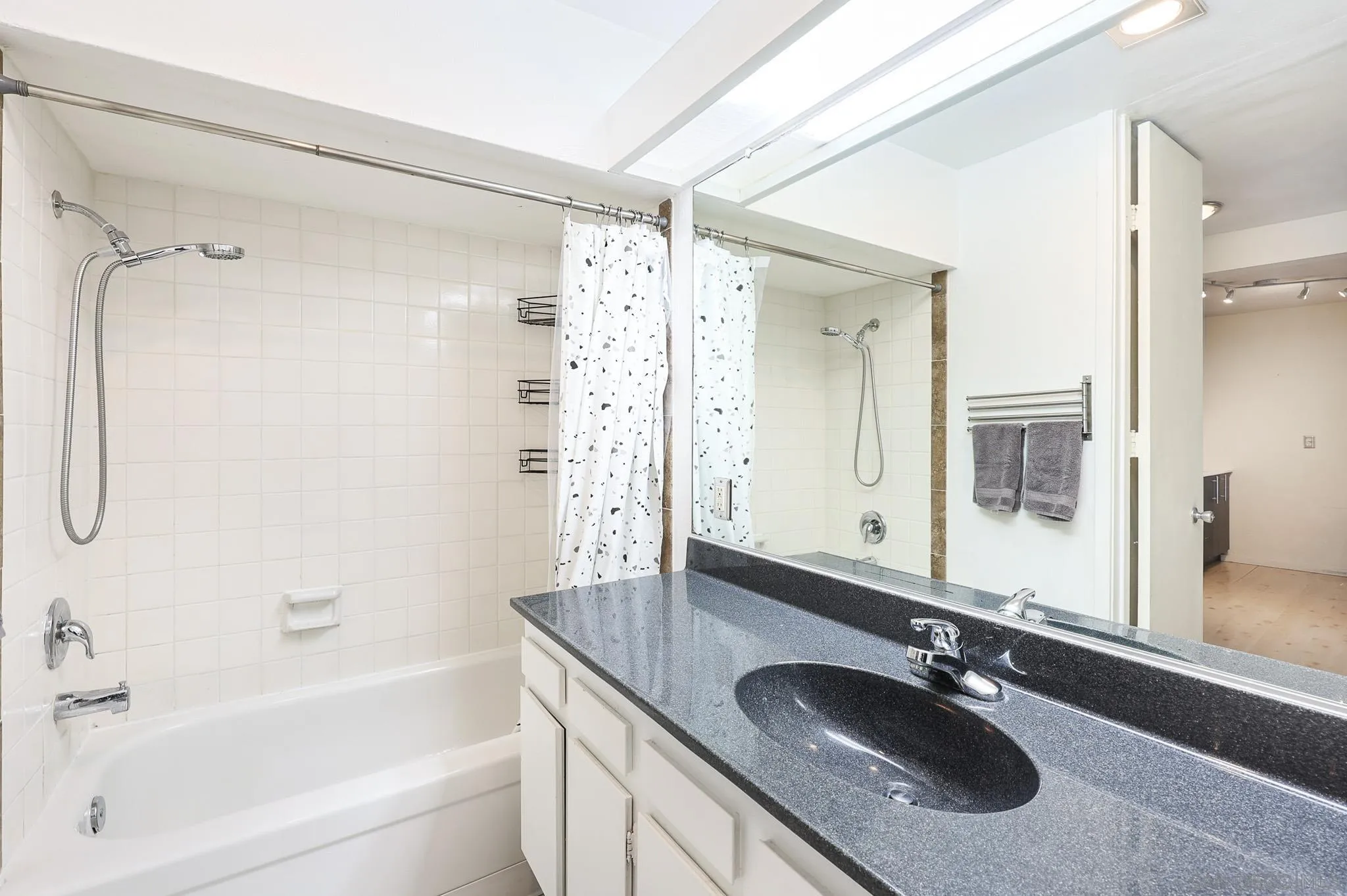 Photo #15: 260010241 Listing: Photo #15