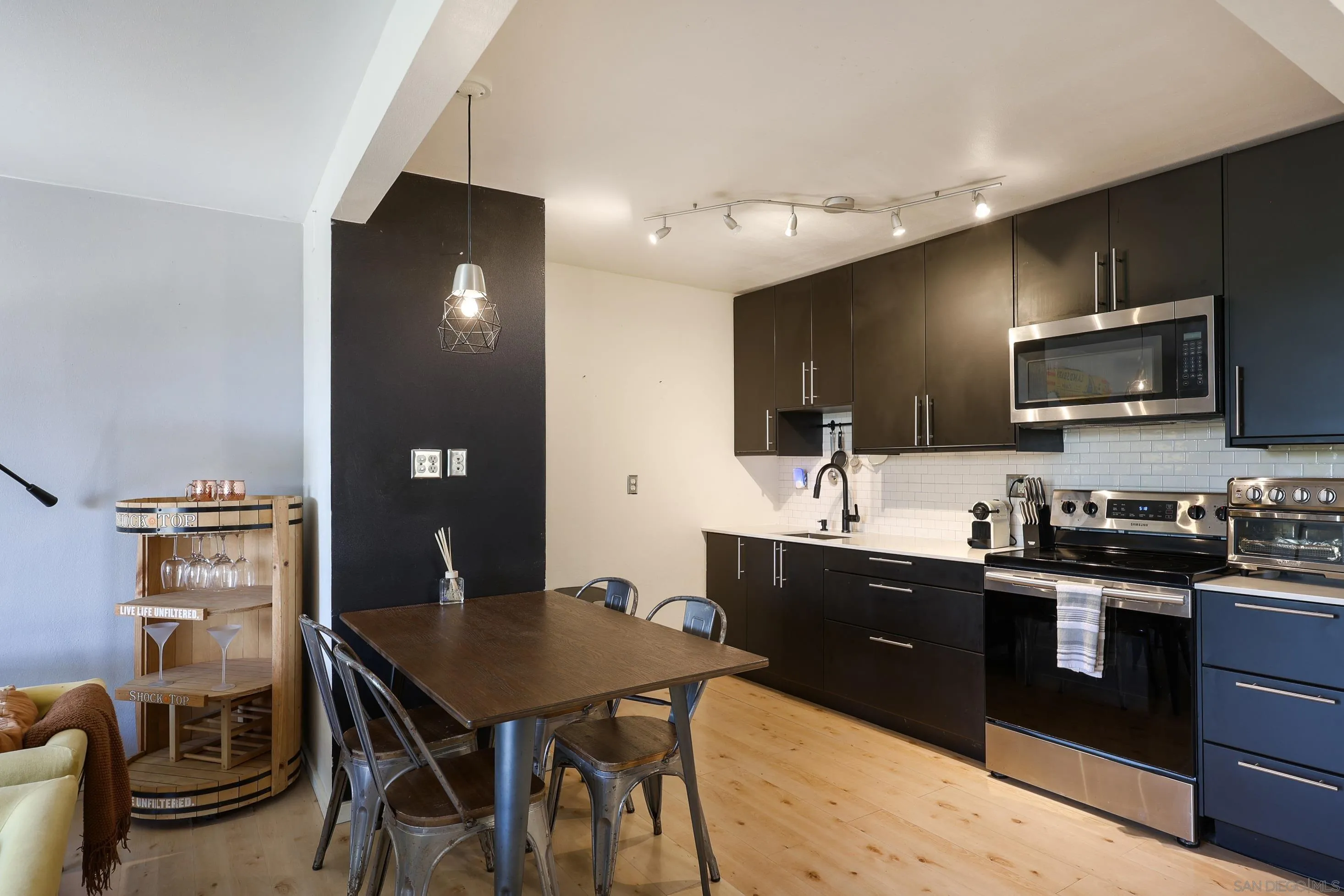 Photo #6: 260010241 Listing: Photo #6