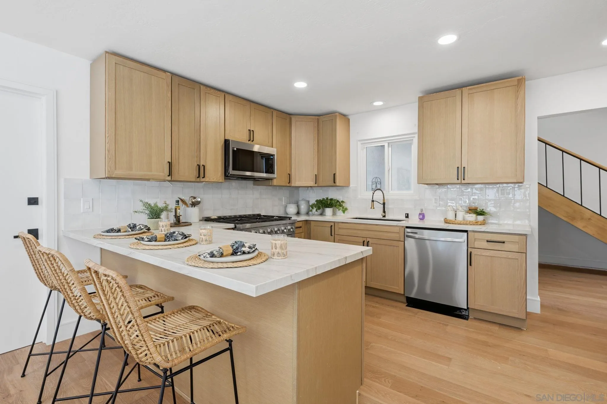 https://cdn.realtyfeed.com/cdn/127/260010242/51c33a227e5d13bc92730dc5719e7b07.webp