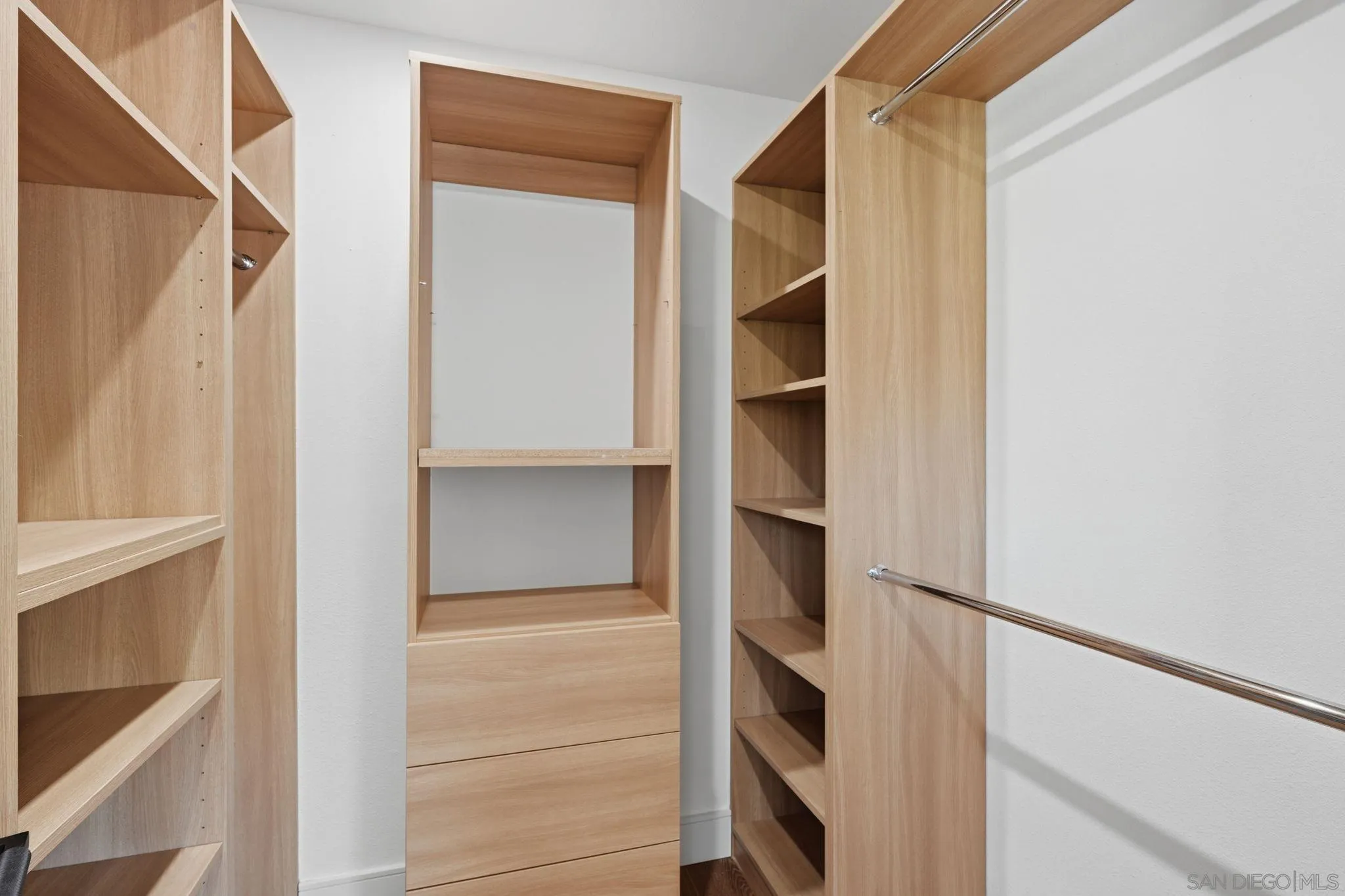 https://cdn.realtyfeed.com/cdn/127/260010242/976ce946688ec6ba51f7457d76fec5b9.webp