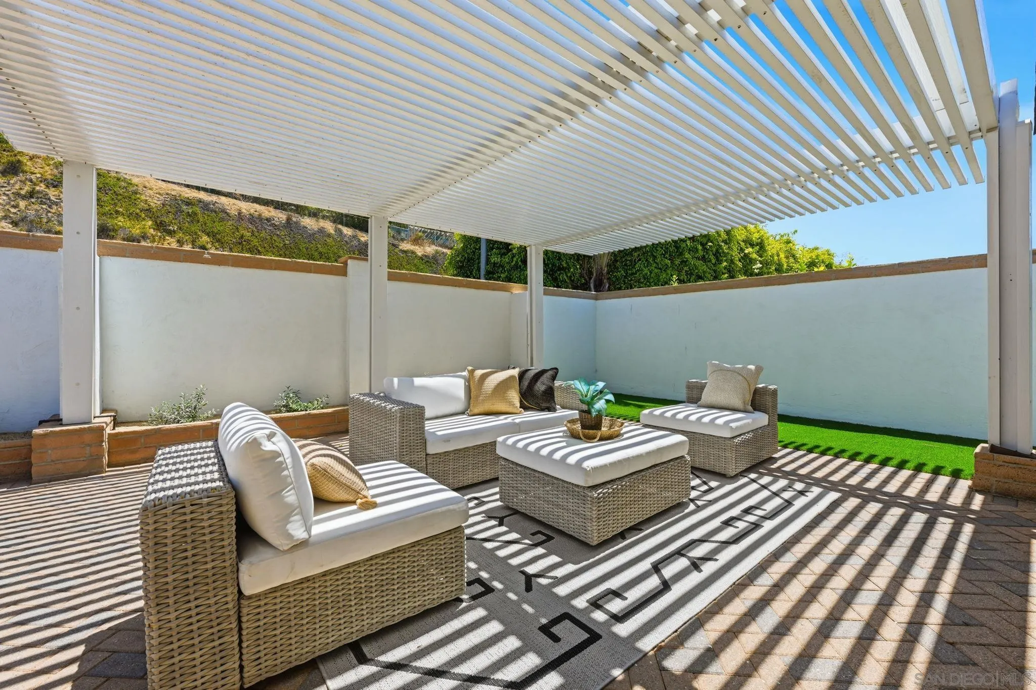 https://cdn.realtyfeed.com/cdn/127/260010242/a51b32144355051412e0d714fa3a1878.webp