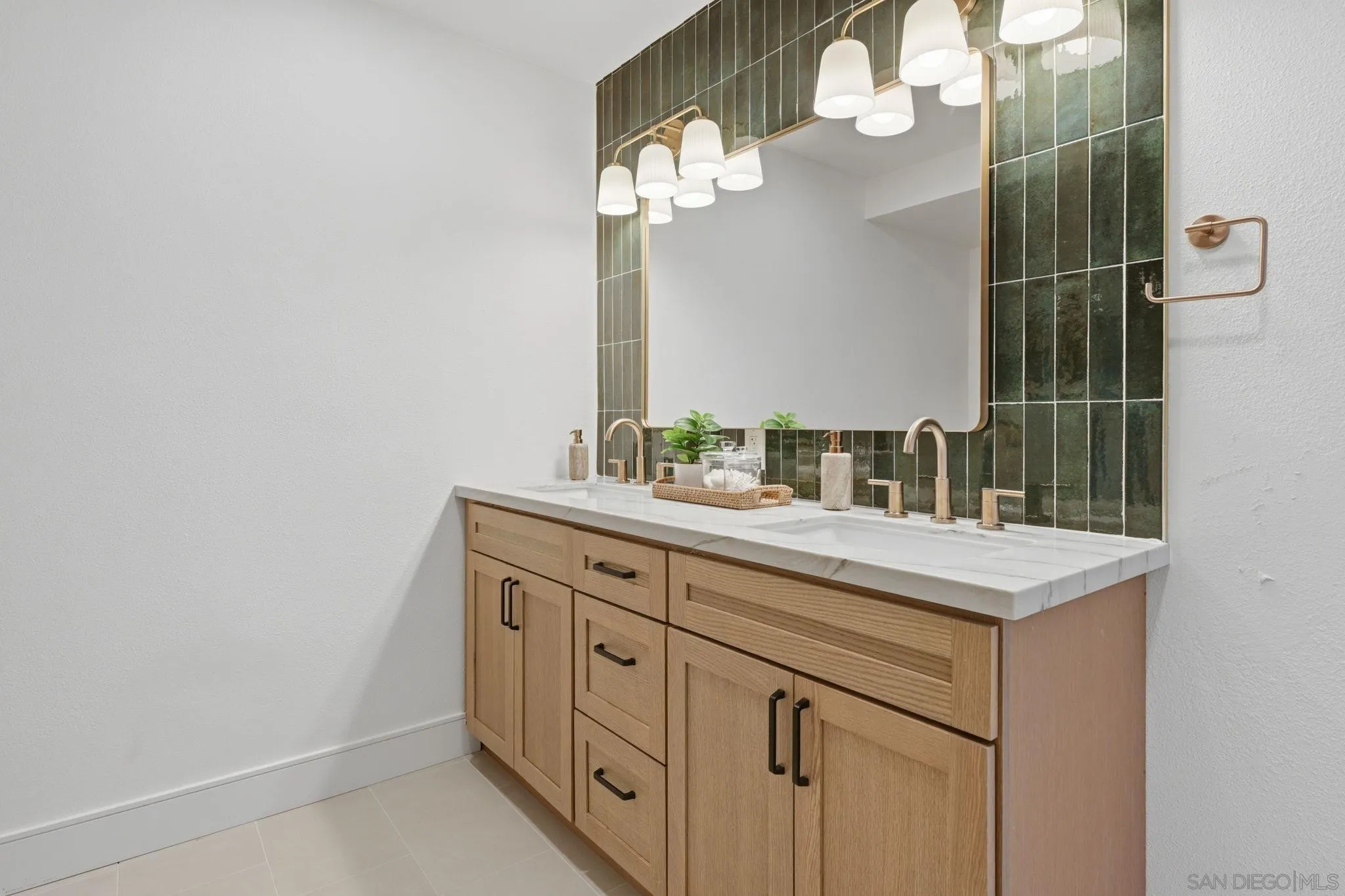 https://cdn.realtyfeed.com/cdn/127/260010242/b5145b57acc95c26edf29a10b871a0f5.webp
