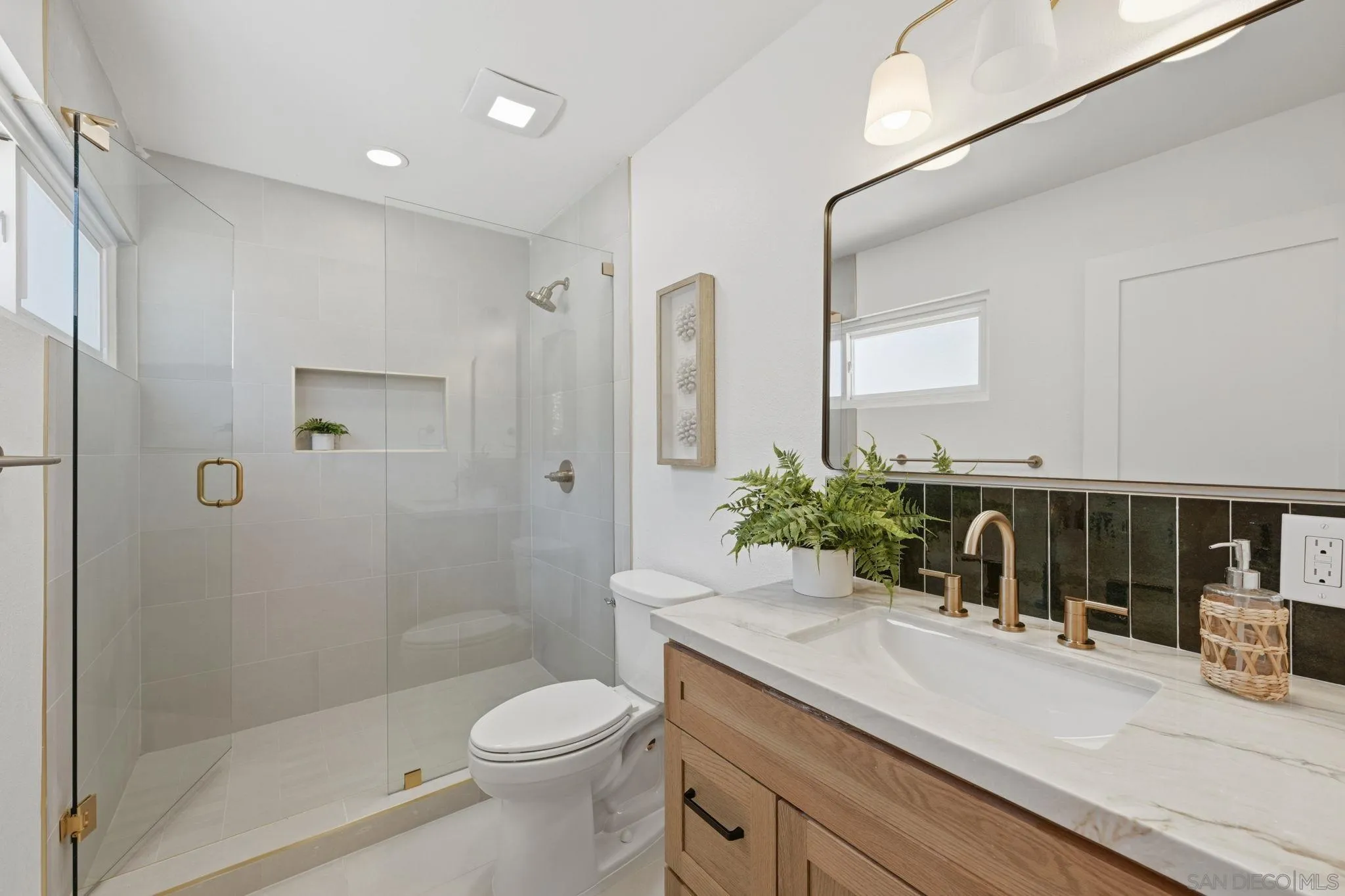 https://cdn.realtyfeed.com/cdn/127/260010242/ed1c0a6f388c5be62b850e189a30b44d.webp