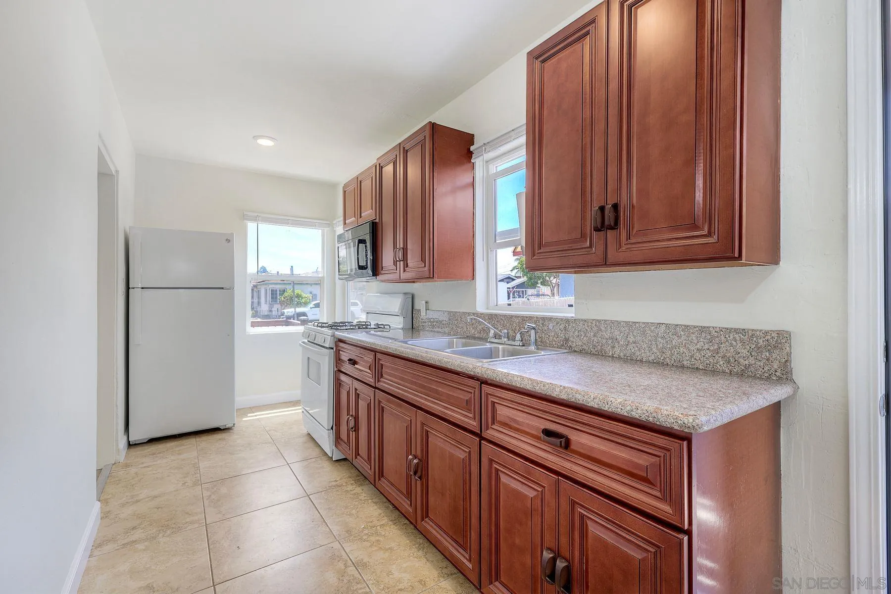 https://cdn.realtyfeed.com/cdn/127/260010244/703efb459a8c24c6e66c7078a14fefb9.webp