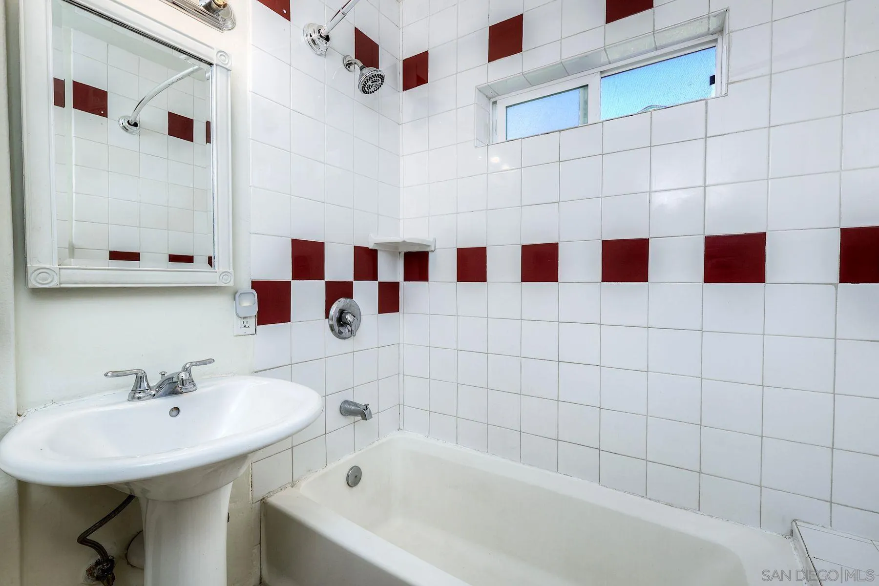 https://cdn.realtyfeed.com/cdn/127/260010244/821985bb65b62ecae267d9a261927271.webp