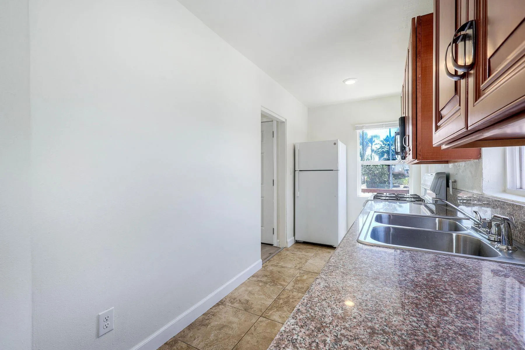https://cdn.realtyfeed.com/cdn/127/260010244/a540bfcd5a7d22bd06082fc5d4d6a8c8.webp