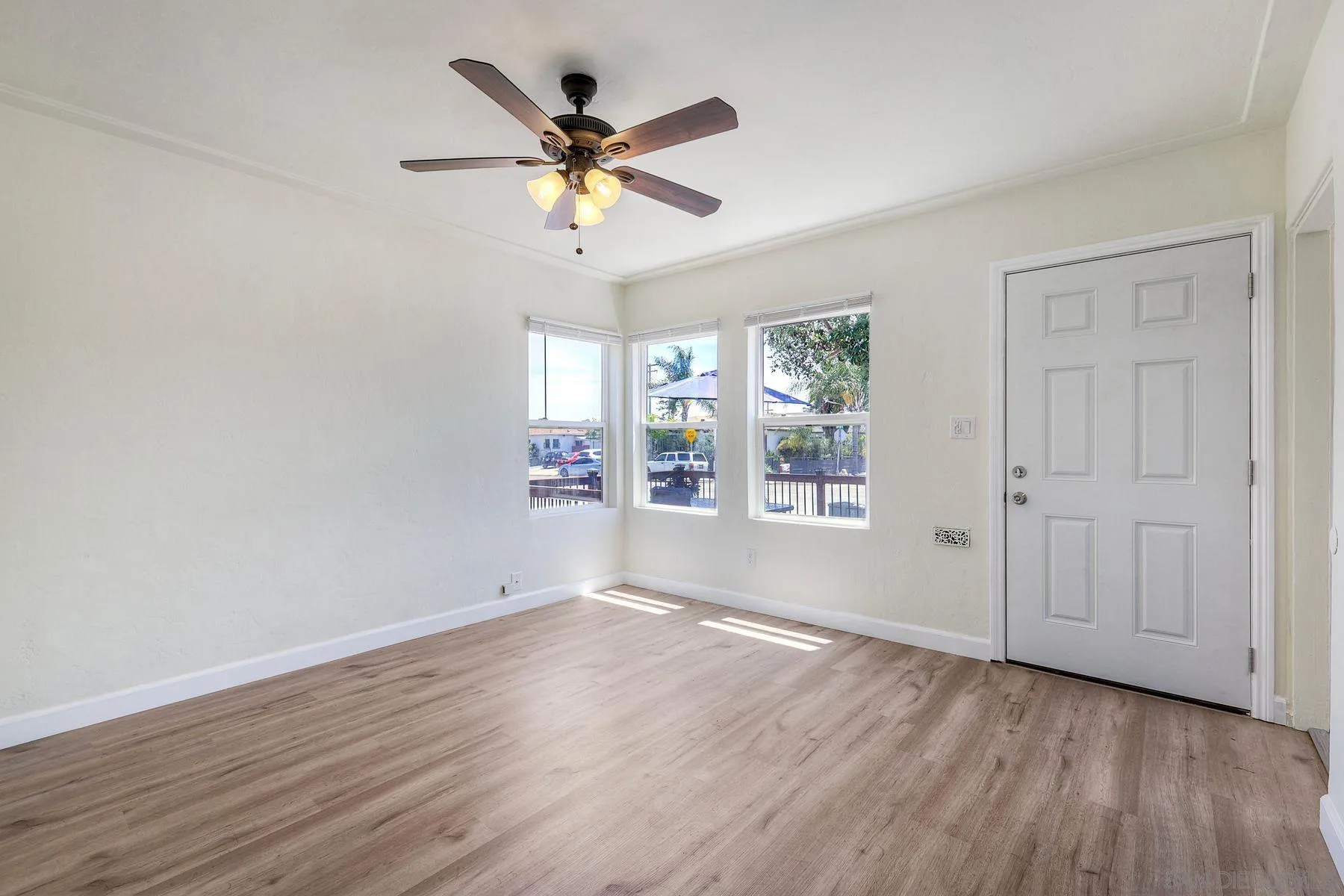 https://cdn.realtyfeed.com/cdn/127/260010244/b6dcd287b39d6304c1bc2bd2d271ee54.webp