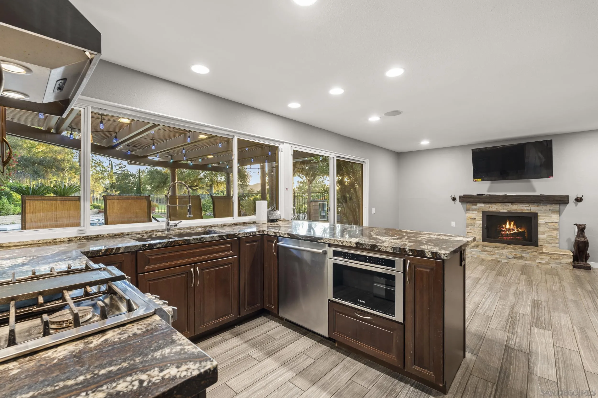 https://cdn.realtyfeed.com/cdn/127/260010246/dc54ea5547c7099cf1baa623f4b9559a.webp