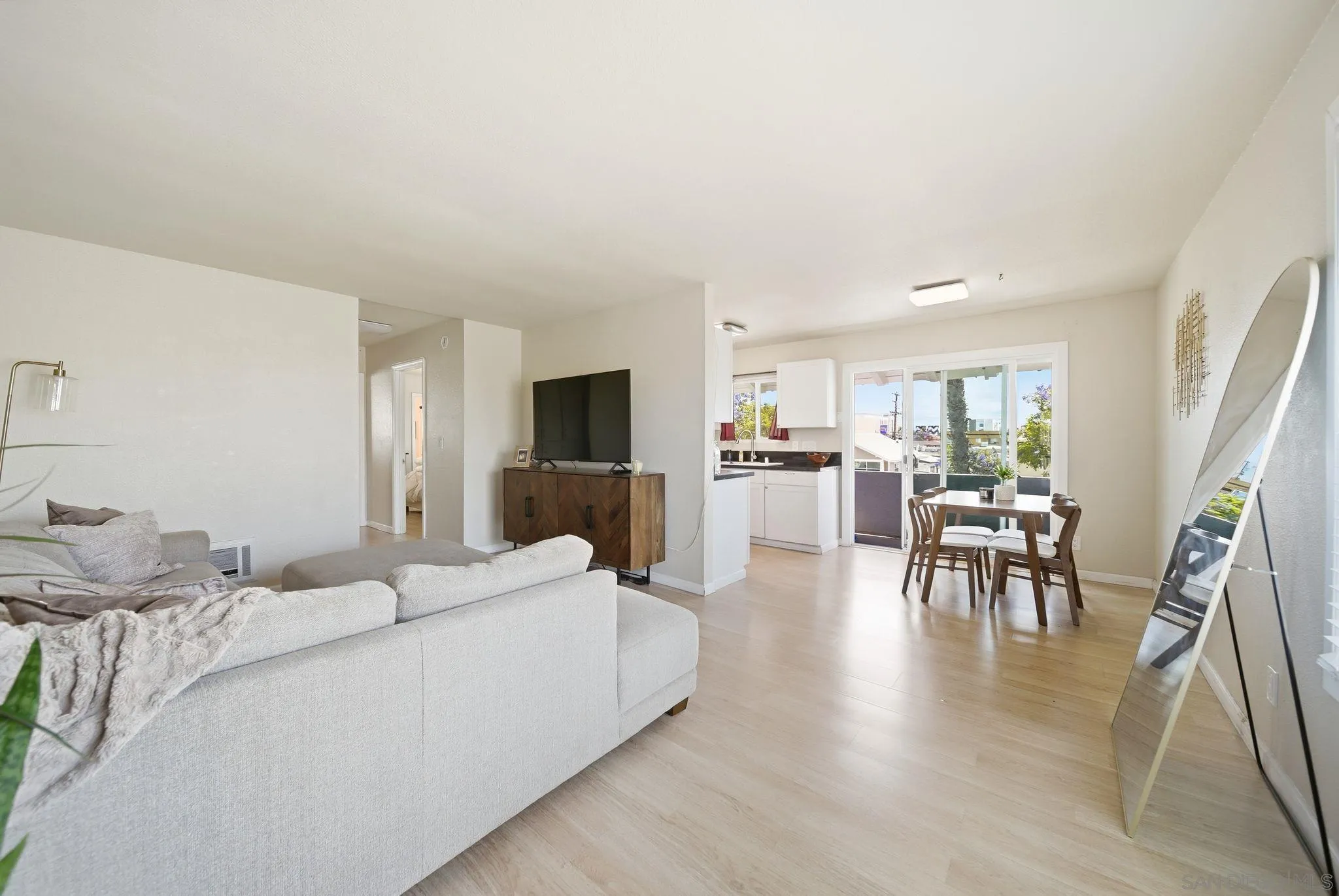 Photo #2: 260010248 Listing: Photo #2