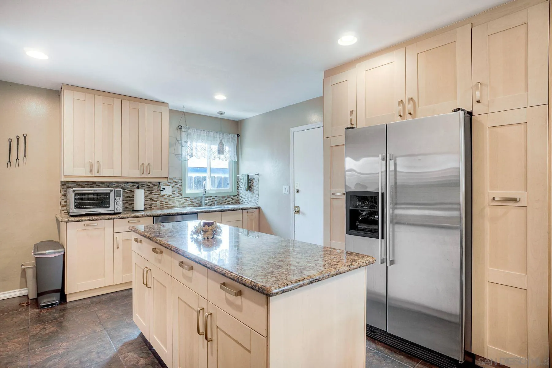 https://cdn.realtyfeed.com/cdn/127/260010249/05ae09e03b9aaa10cf6c5c127a27b82e.webp