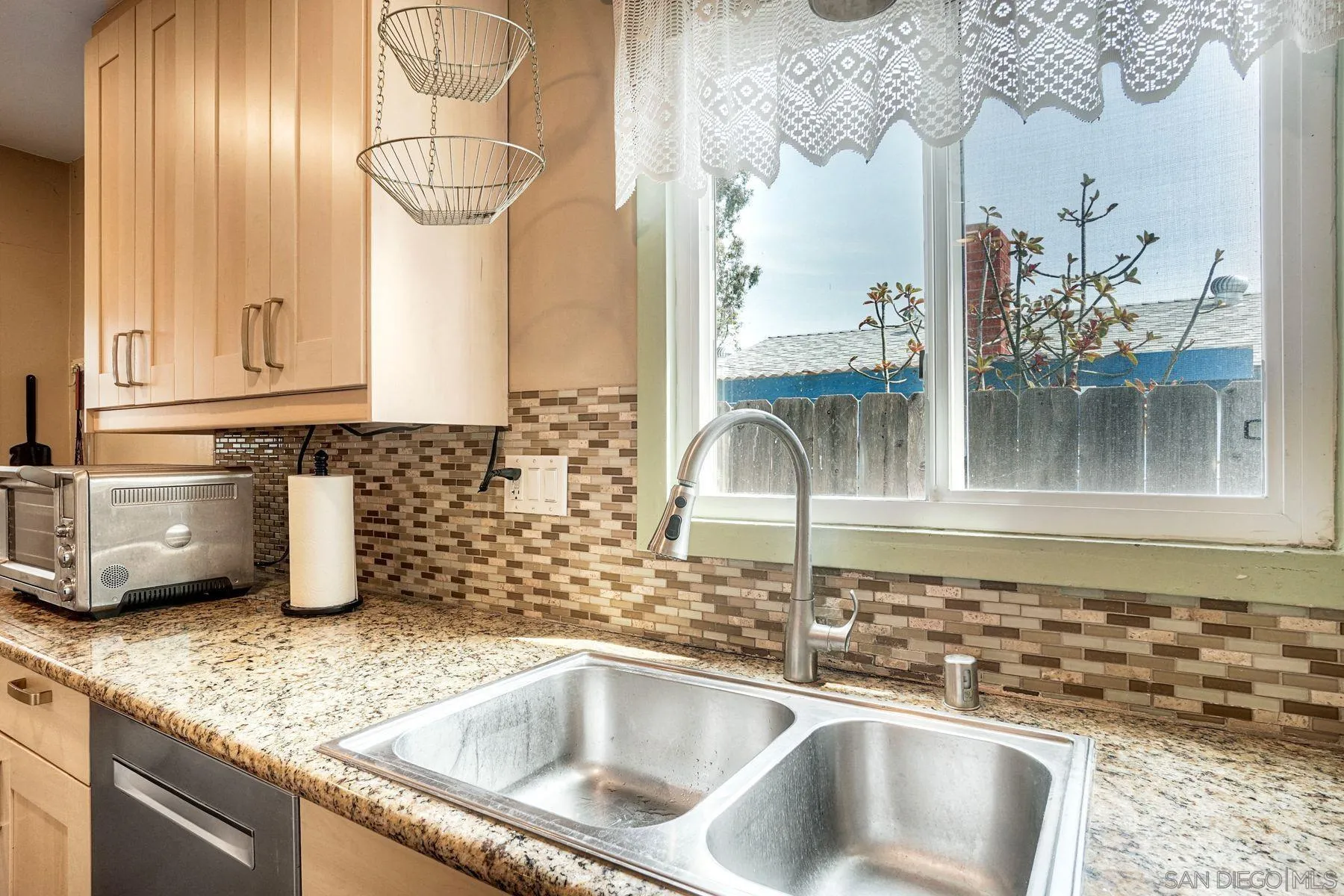 https://cdn.realtyfeed.com/cdn/127/260010249/71267597723db7fe6175b371229f59f6.webp
