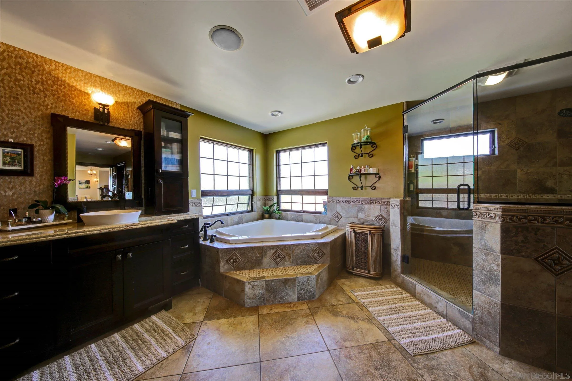 https://cdn.realtyfeed.com/cdn/127/260010250/01c873c93daf5f633f9b54a4b6049b0b.webp