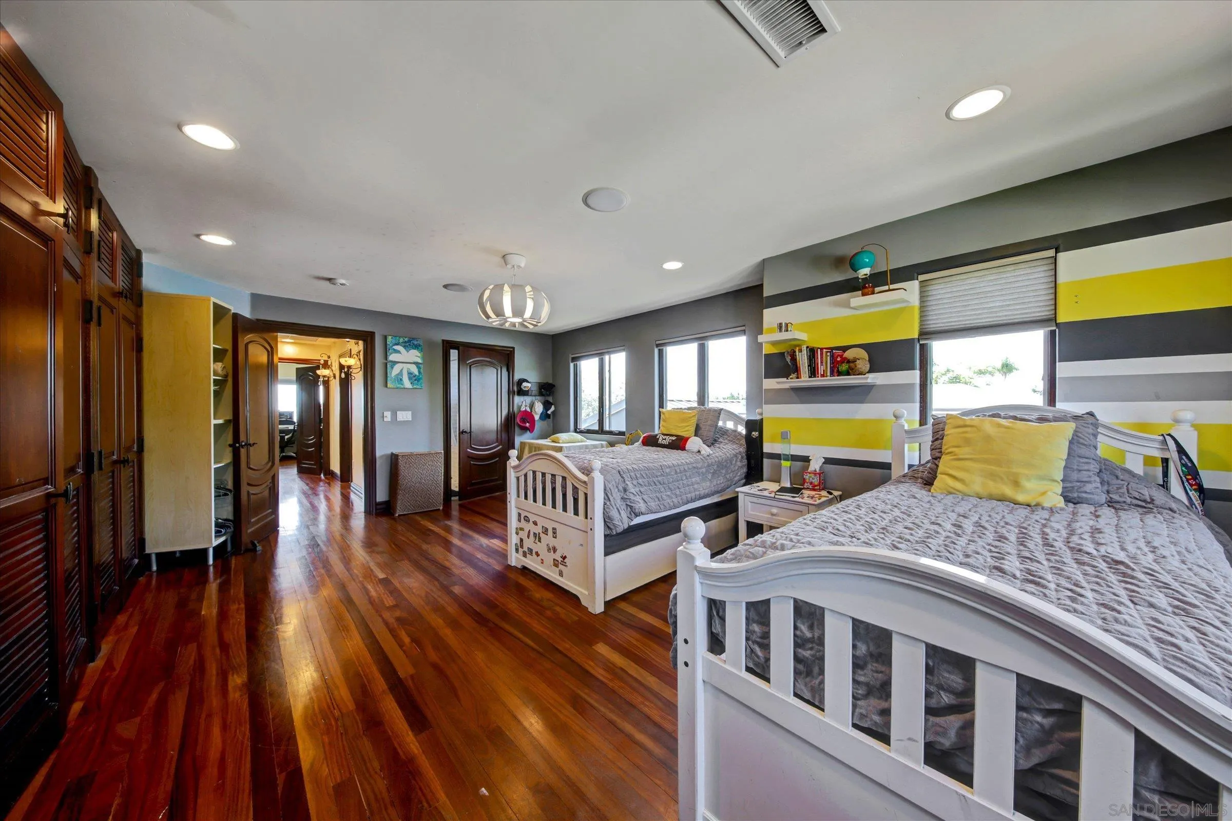 https://cdn.realtyfeed.com/cdn/127/260010250/0c6641d8fdc48d69c820c32f4fabe9e7.webp