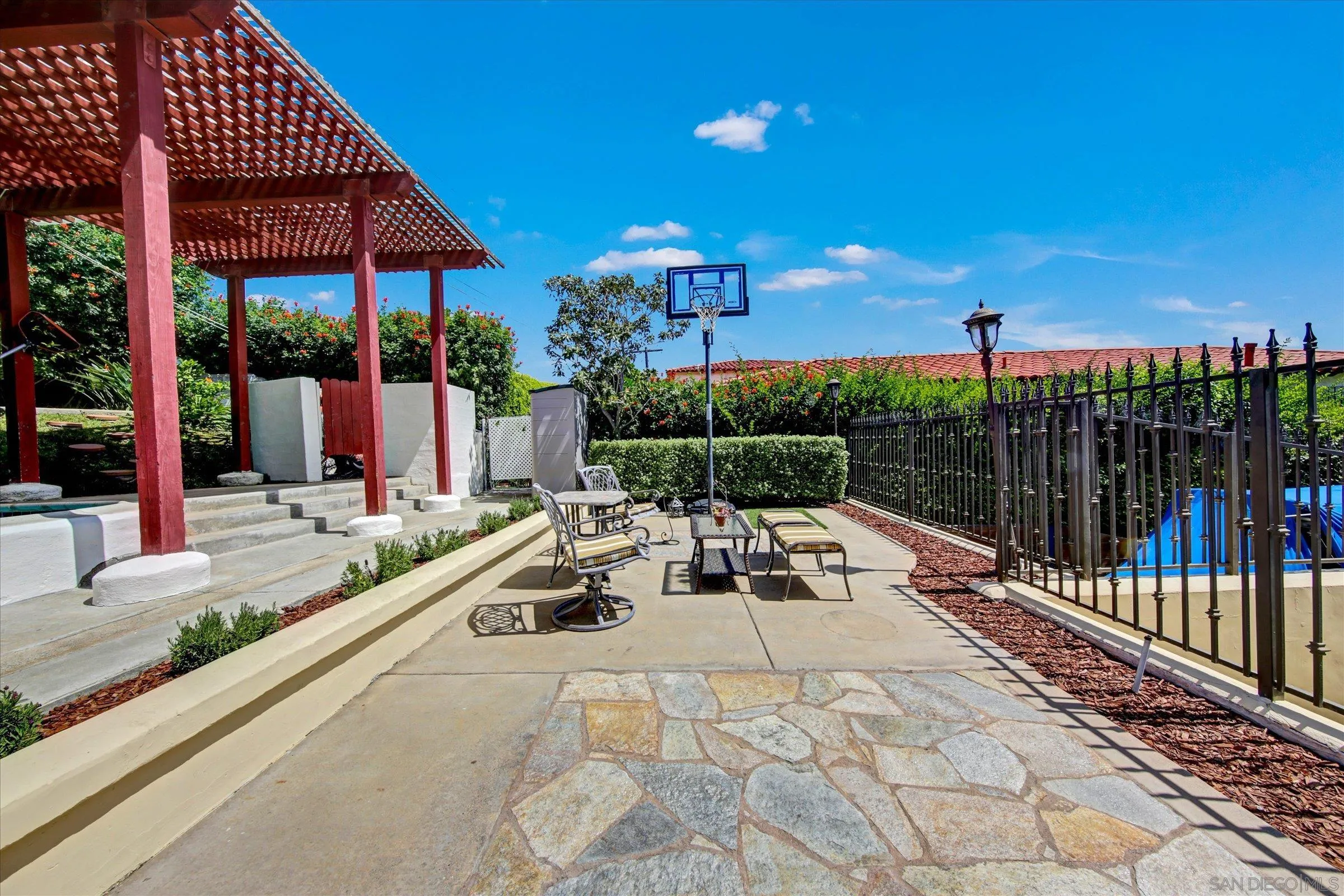 https://cdn.realtyfeed.com/cdn/127/260010250/27e45e852a3c94dd764367399e147372.webp