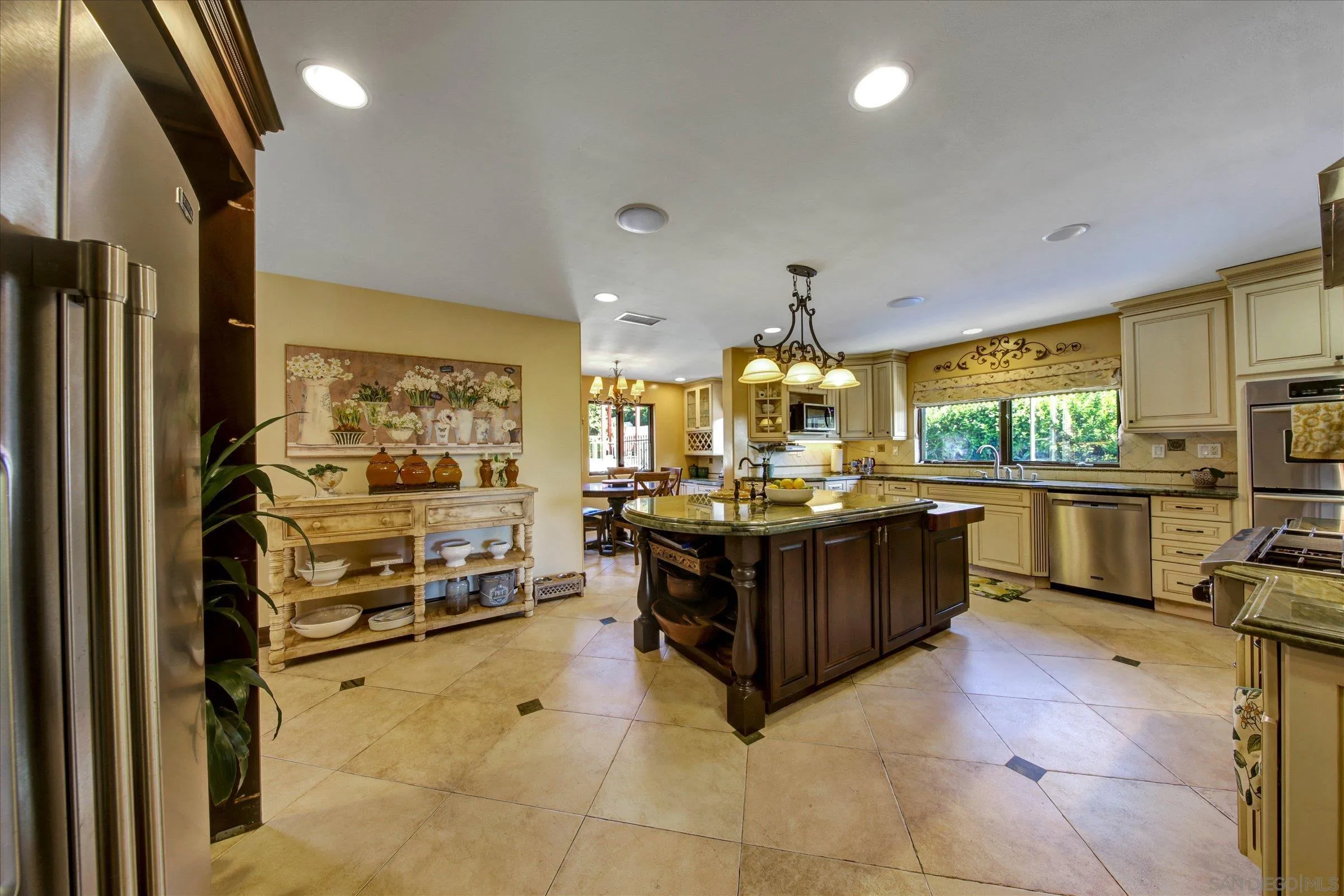 https://cdn.realtyfeed.com/cdn/127/260010250/3bee88d6ddca869461c302521084a75e.webp