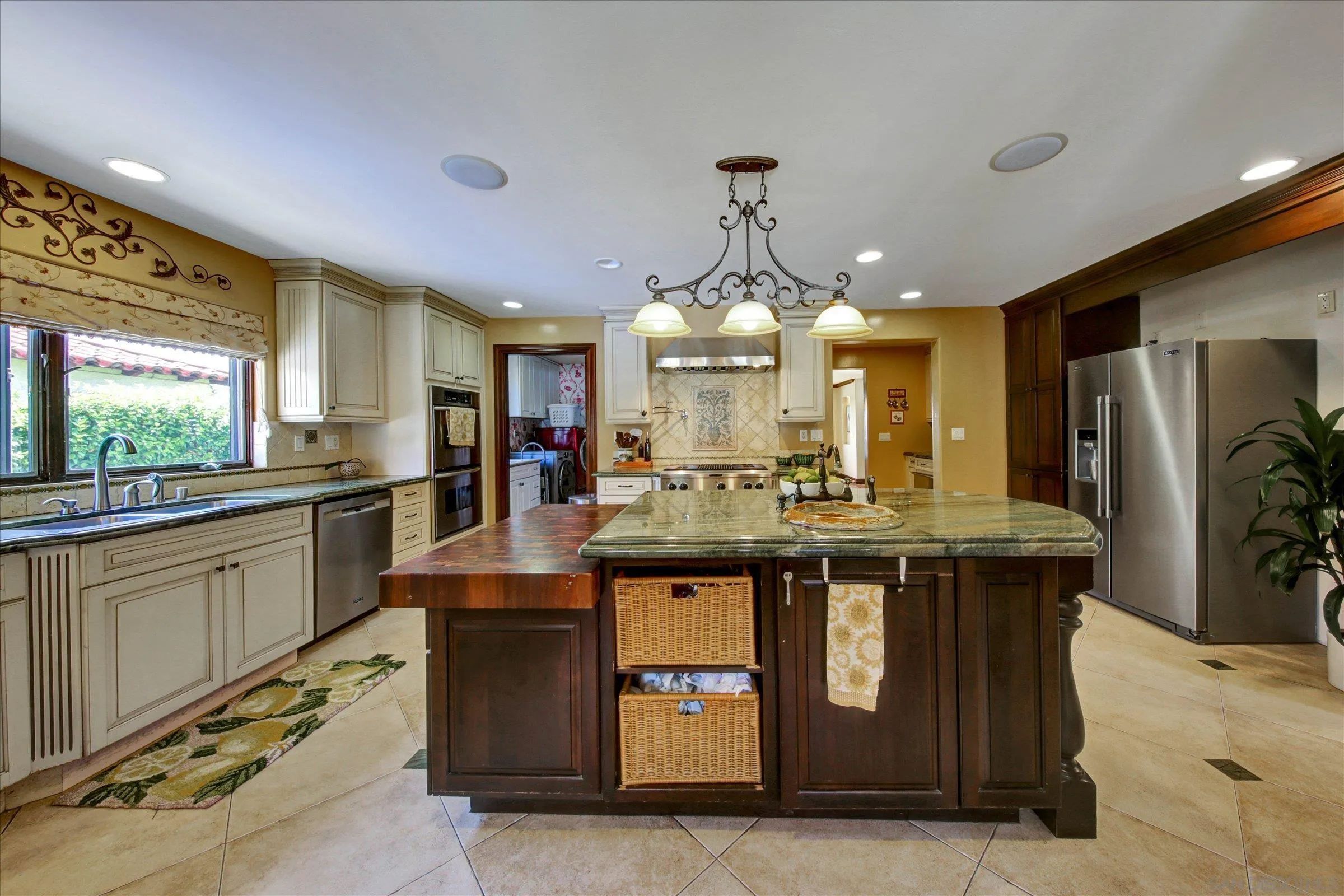 https://cdn.realtyfeed.com/cdn/127/260010250/818c77cf98d8289c58f10be356cab52a.webp