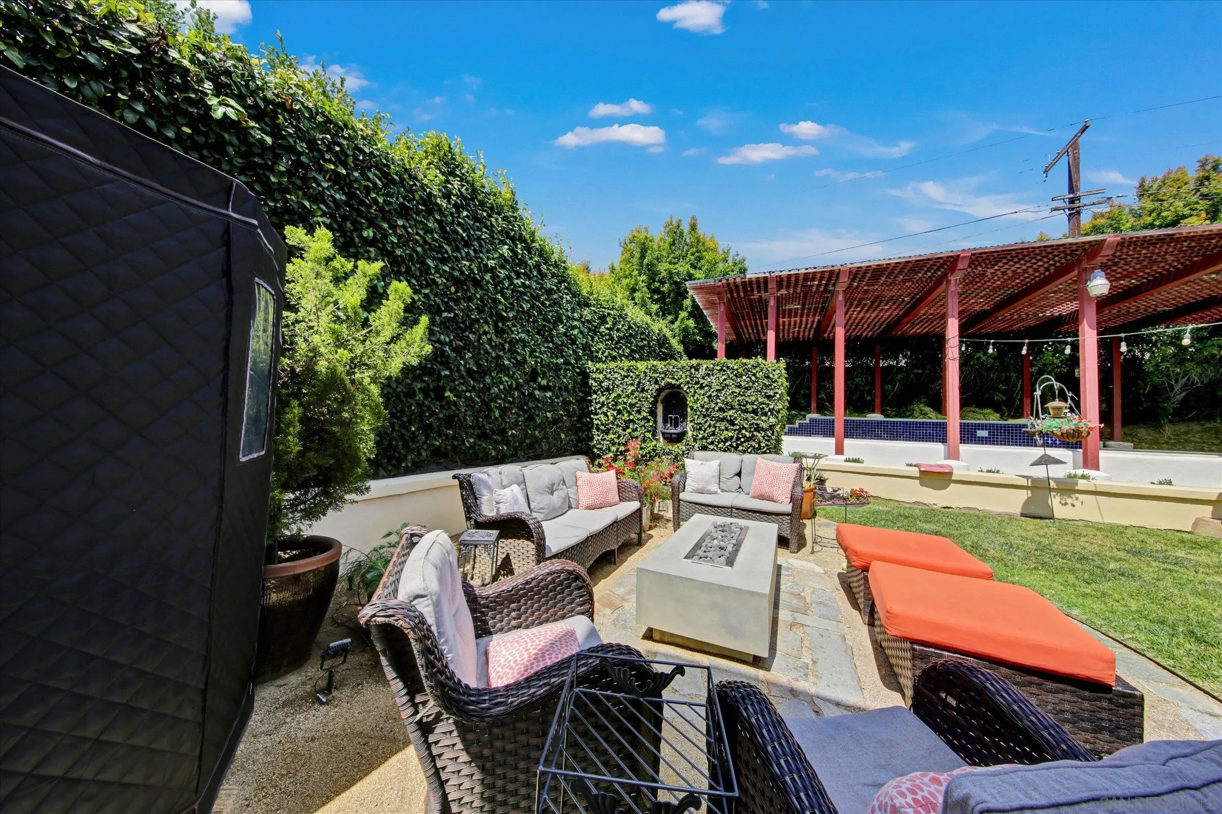 https://cdn.realtyfeed.com/cdn/127/260010250/851e1fdb1e584ae937323c23dbe4bc8a.webp