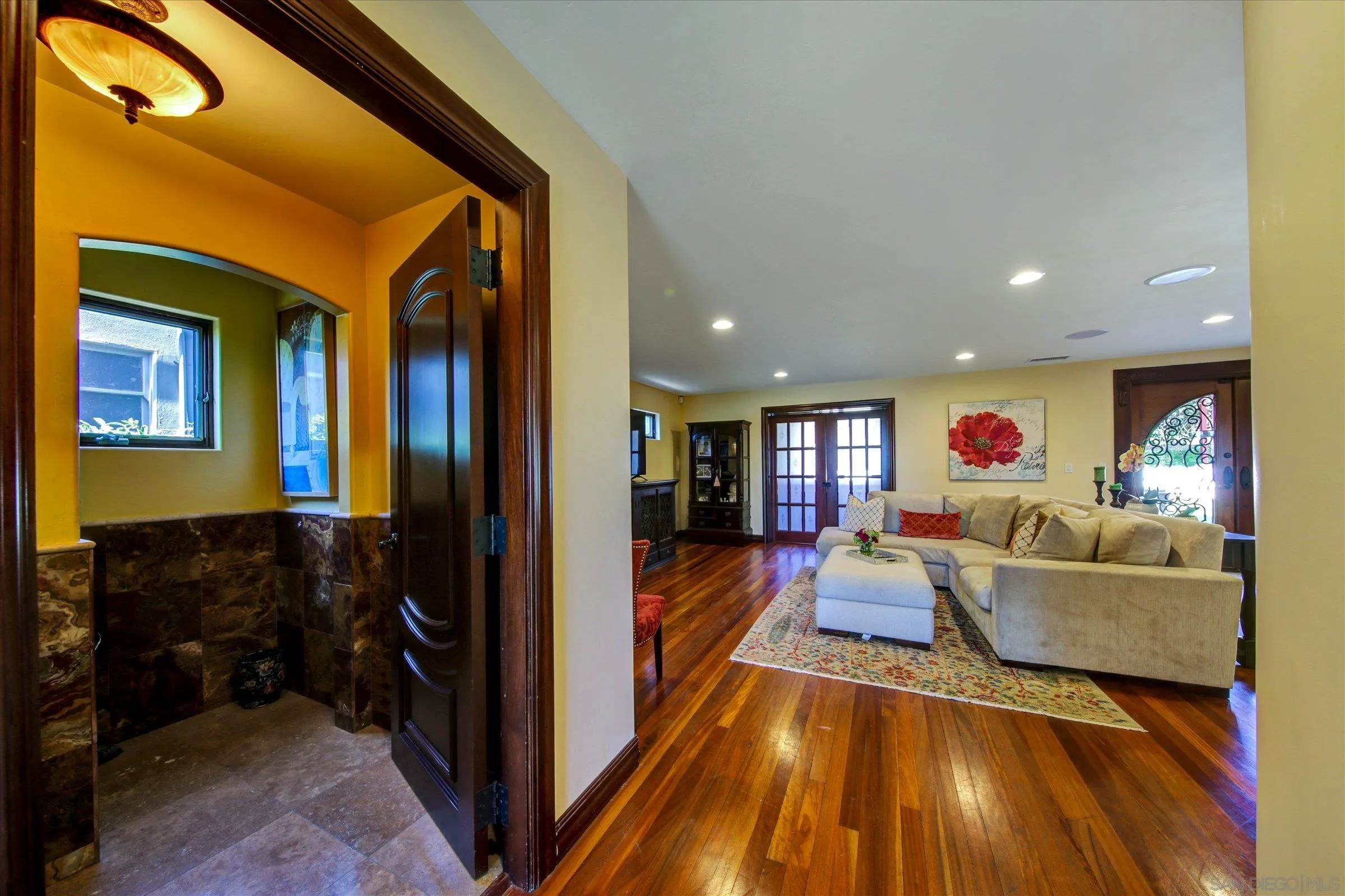 https://cdn.realtyfeed.com/cdn/127/260010250/aebf5fe028e69192407a834b34f4ea7f.webp