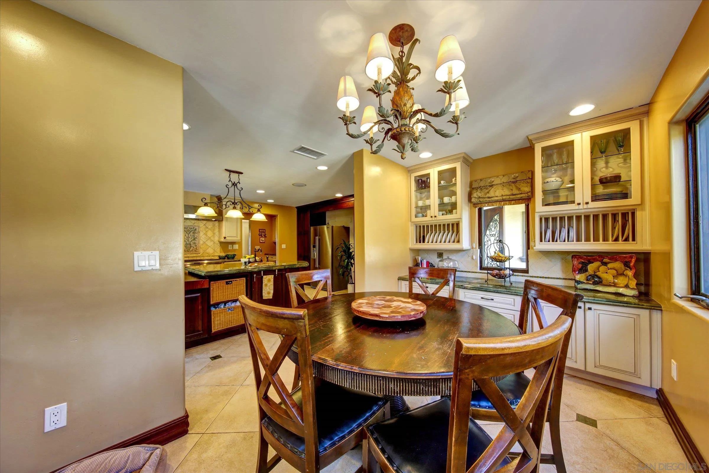 https://cdn.realtyfeed.com/cdn/127/260010250/f40a7f2b3144343e99d4b56e53e6e843.webp