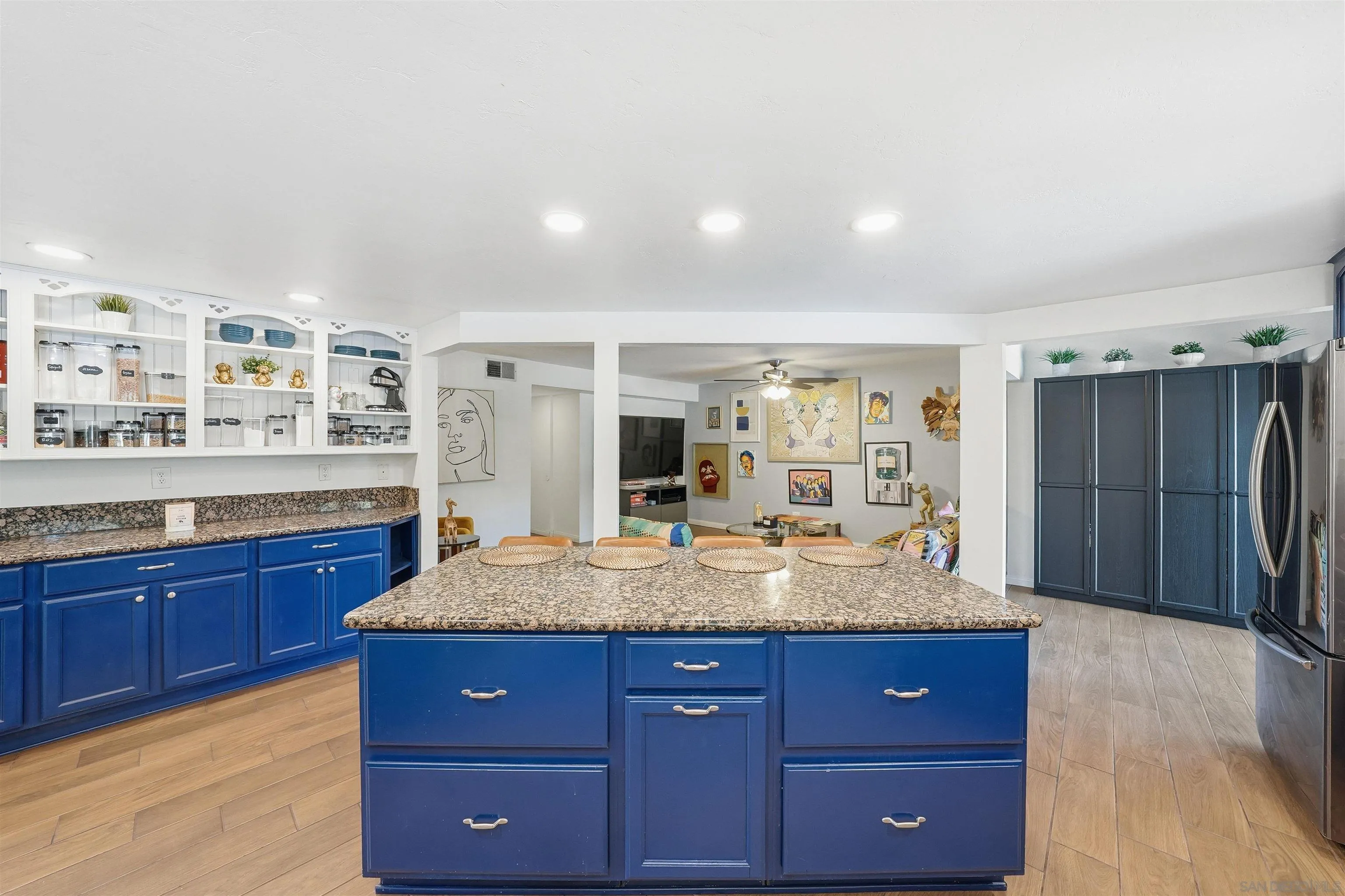https://cdn.realtyfeed.com/cdn/127/260010251/8c055498728ede650311c3432195cbe9.webp