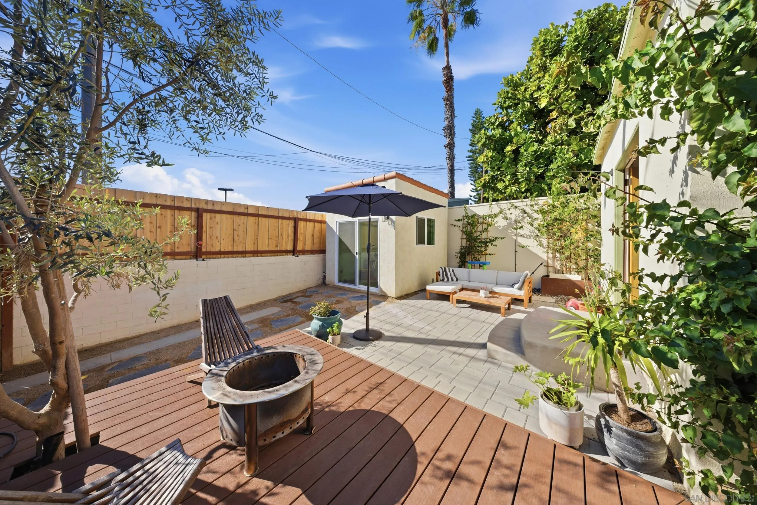 https://cdn.realtyfeed.com/cdn/127/260010260/3d7a68466410c09ebcd53f14e65797b6.webp