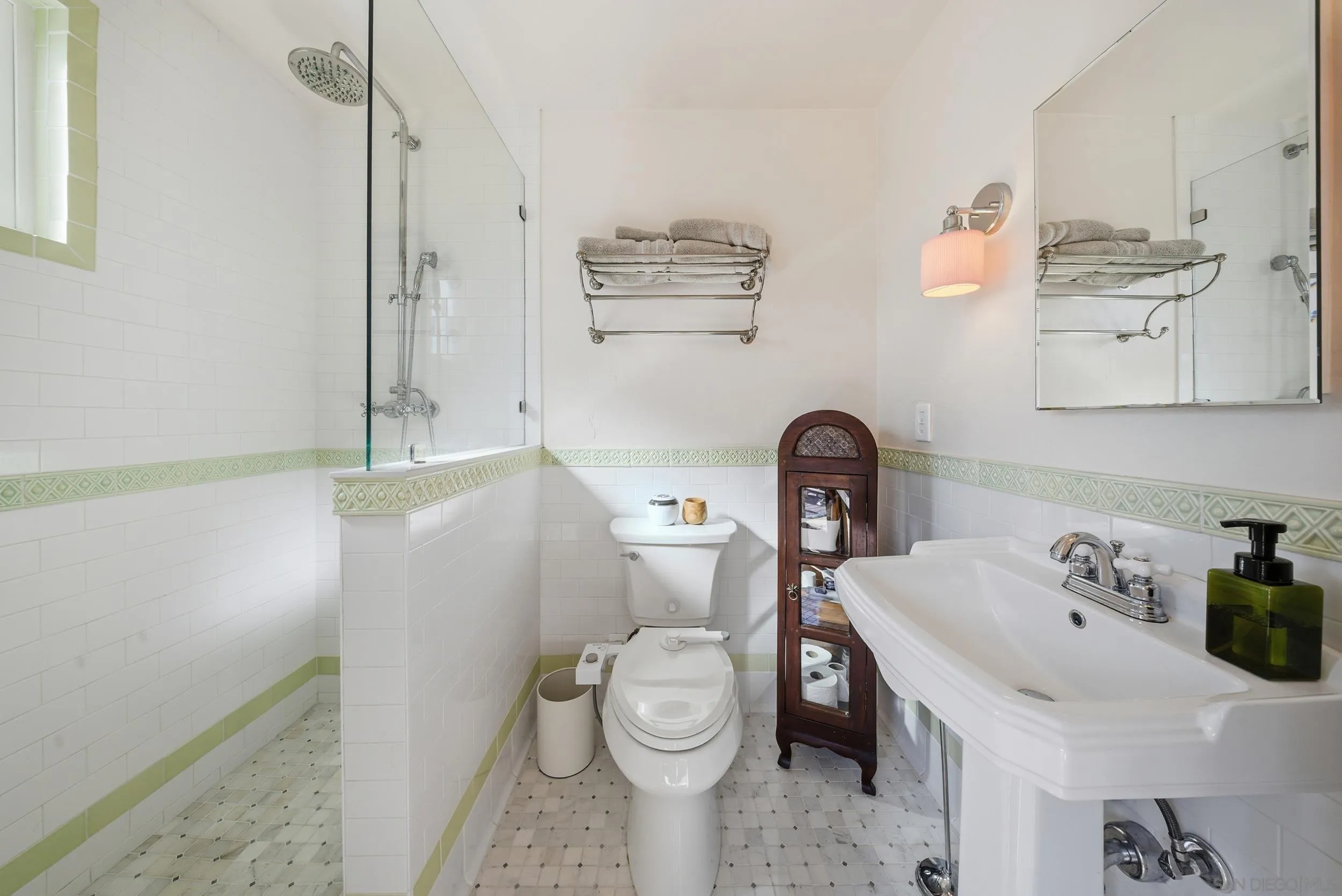 https://cdn.realtyfeed.com/cdn/127/260010260/45f44cd1d94da8ff9da47548c26ced83.webp
