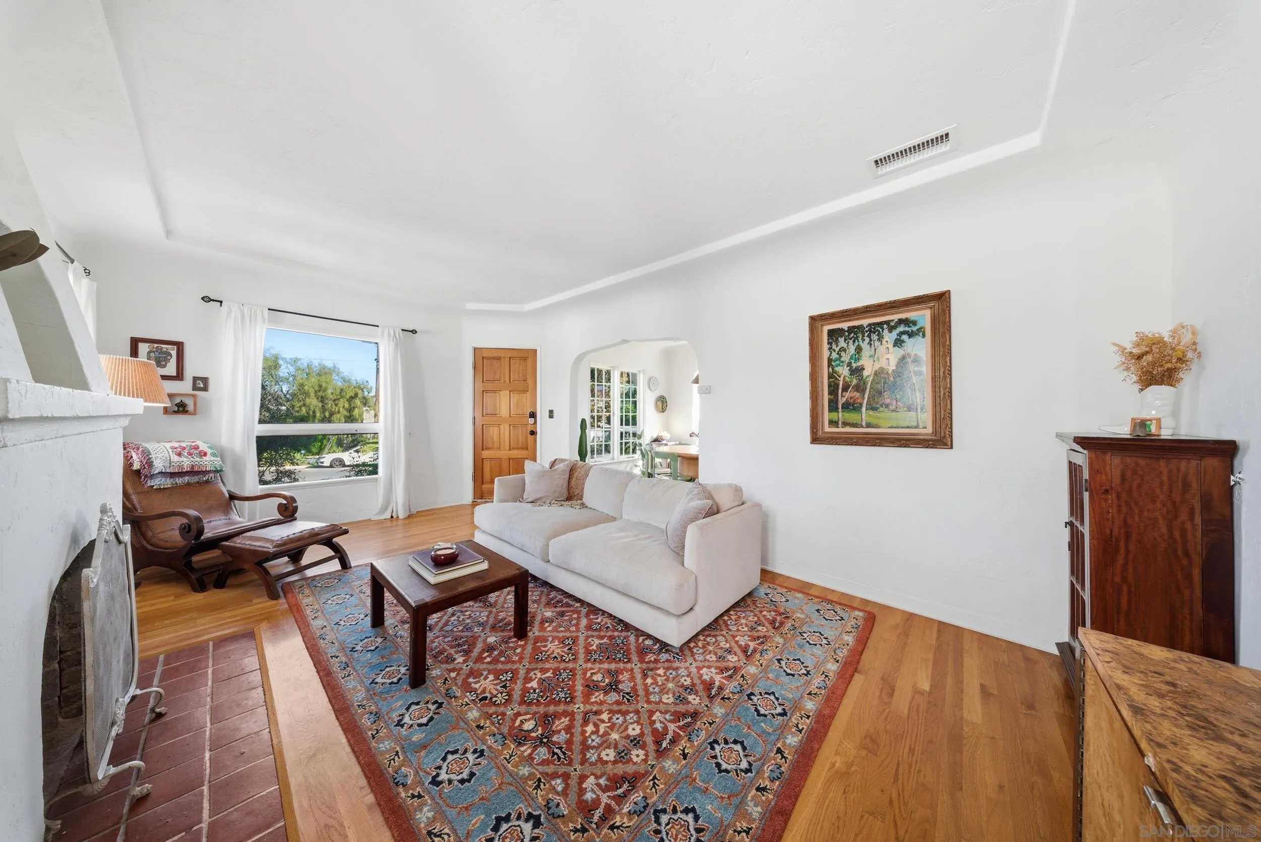 https://cdn.realtyfeed.com/cdn/127/260010260/62ab7e2b660ed34a6855275eca0a291c.webp