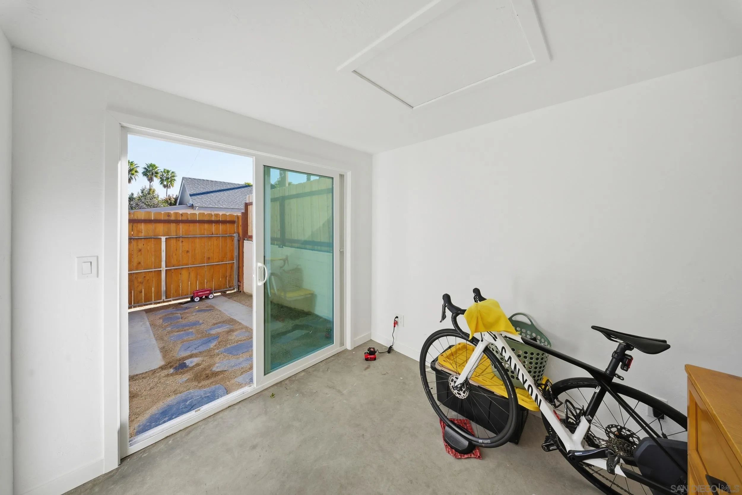 https://cdn.realtyfeed.com/cdn/127/260010260/640adbc128a97b45bc18d34ebb29b5b3.webp