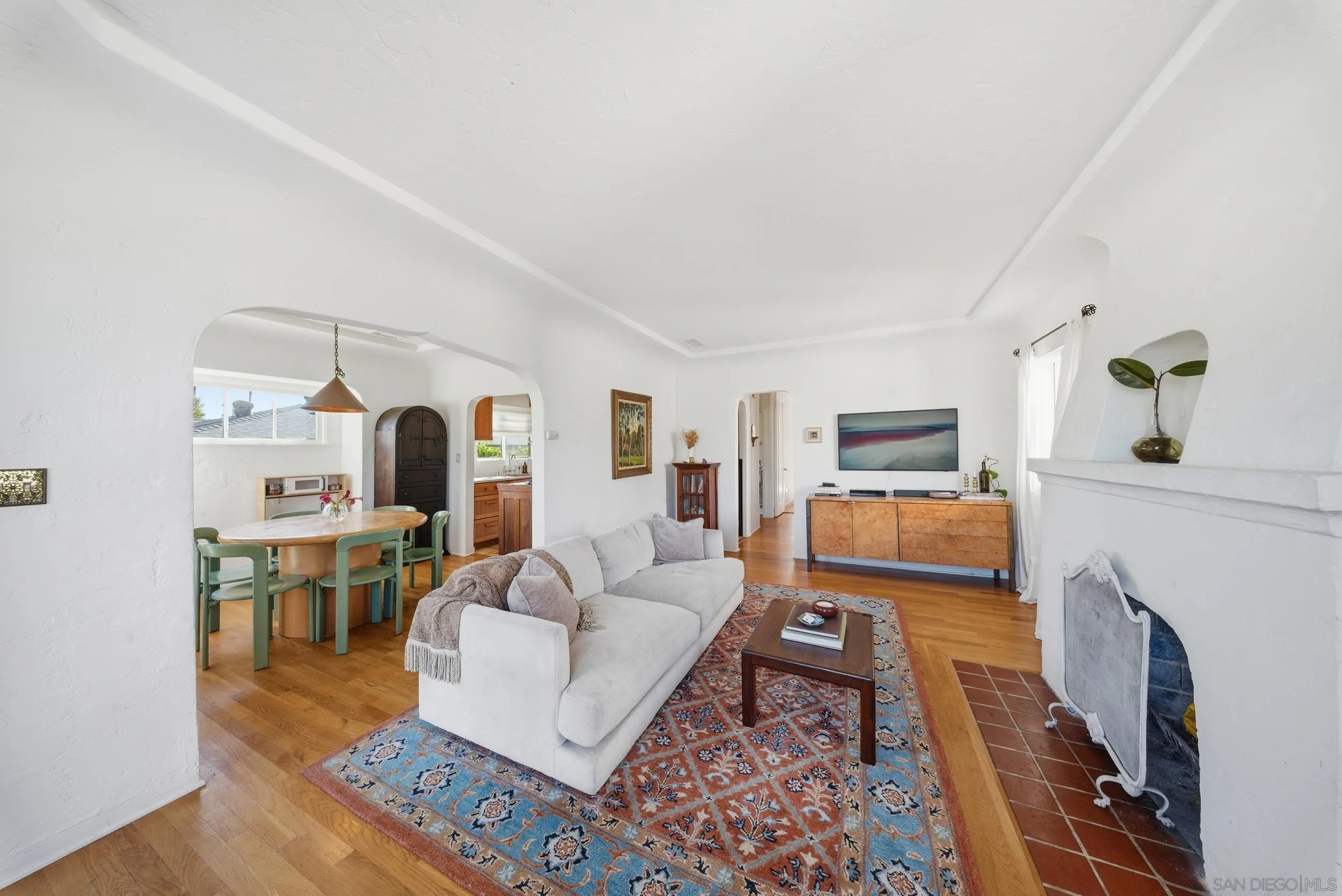 https://cdn.realtyfeed.com/cdn/127/260010260/7d241706587f7483d215d9482e65f66e.webp