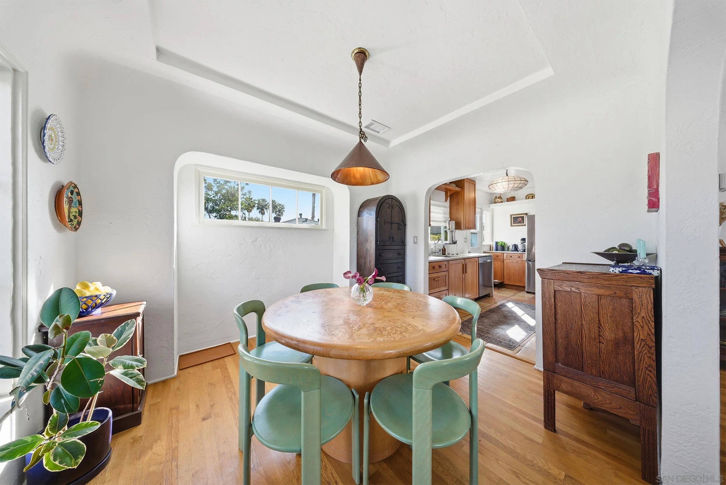 https://cdn.realtyfeed.com/cdn/127/260010260/a0131236f6e86e284daa98241077cc55.webp