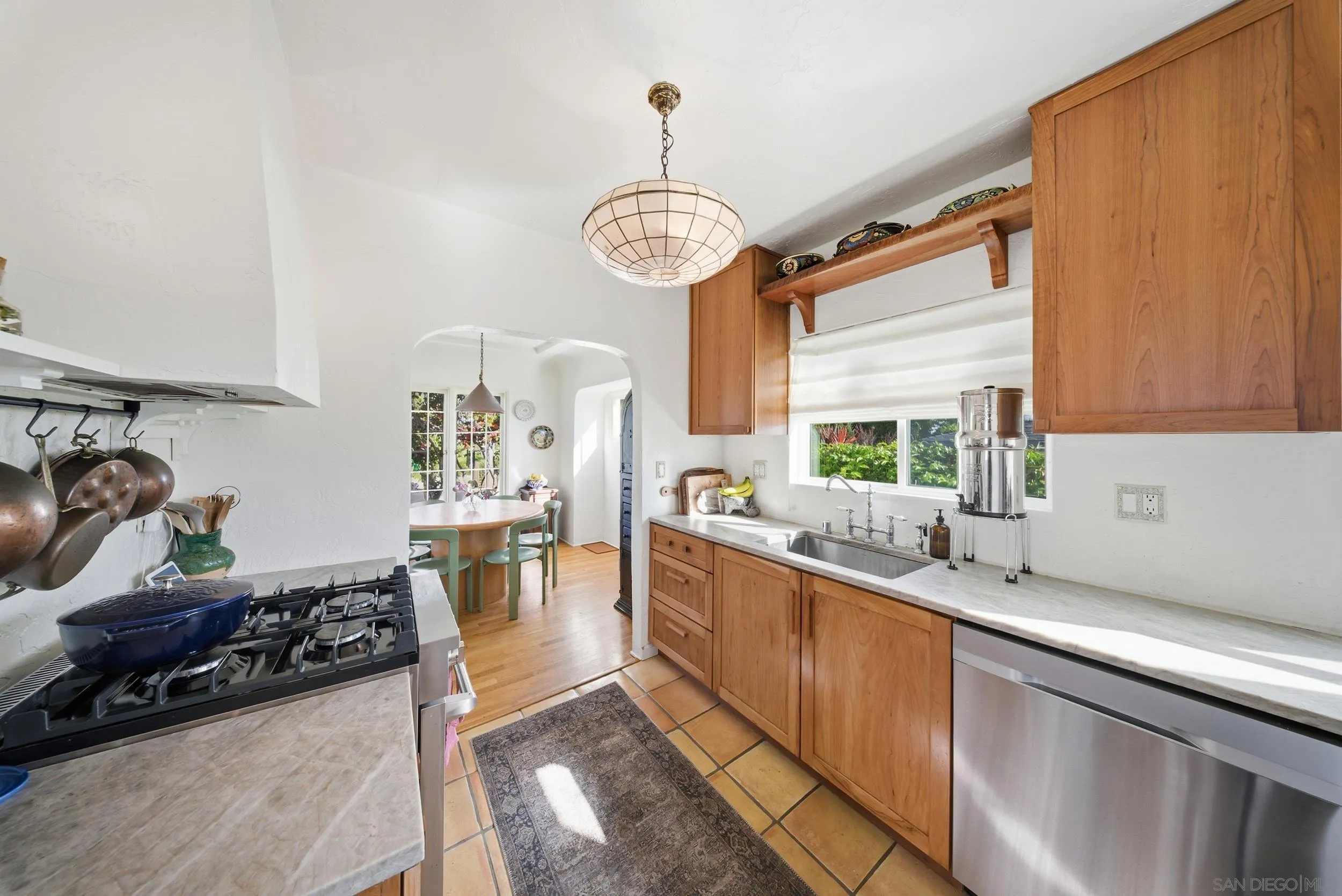 https://cdn.realtyfeed.com/cdn/127/260010260/e5f5a5a7eb0aae7cf35db4afcaad434c.webp