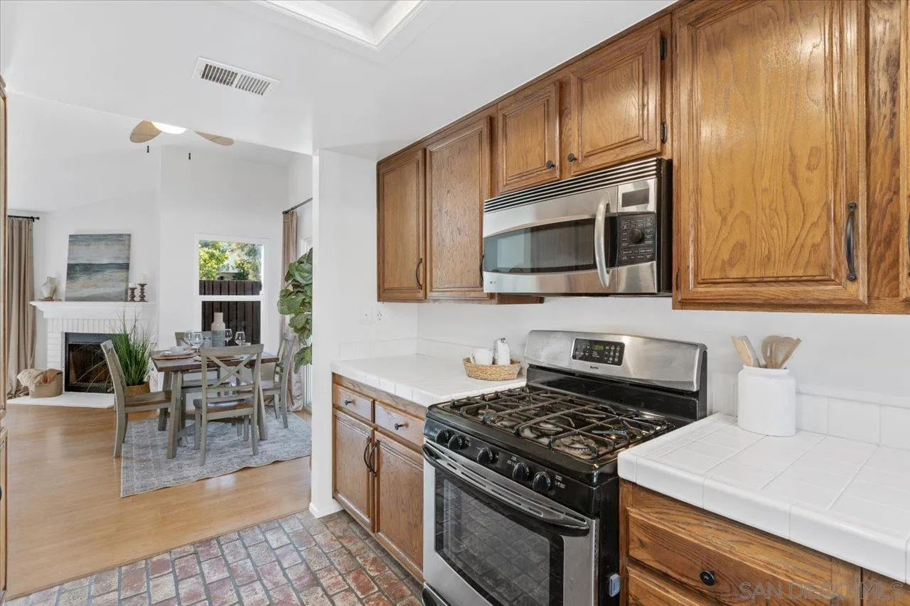https://cdn.realtyfeed.com/cdn/127/260010261/e85e2611280309411308d0f8e94468b2.webp