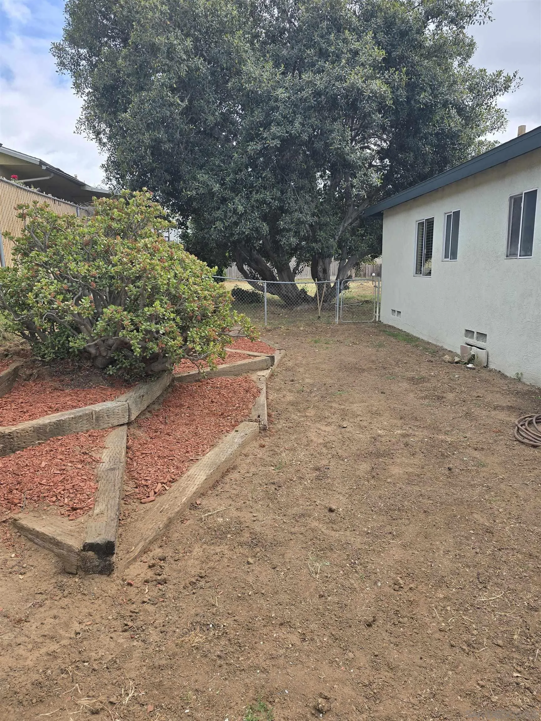 https://cdn.realtyfeed.com/cdn/127/260010263/430fdf4d1a9e2a2e883c2cd59f3ae68e.webp