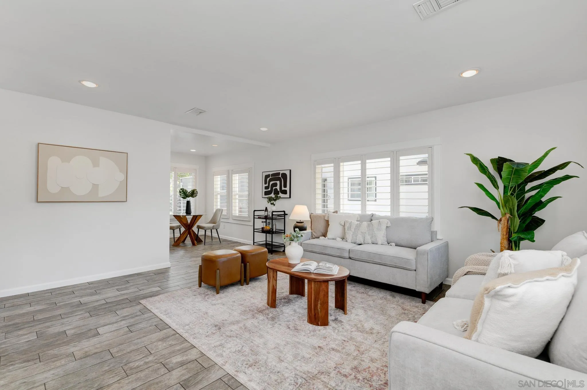 https://cdn.realtyfeed.com/cdn/127/260010266/3128b3ce5652a2d03550ae60f66ac898.webp